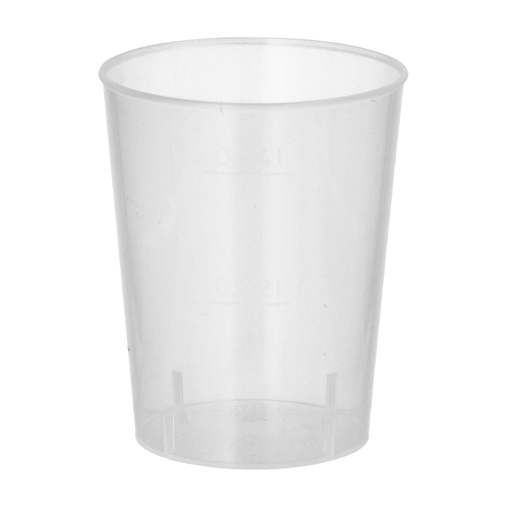 Ein transparentes Papstar-Schnapsglas aus einem 20er-Pack steht aufrecht.