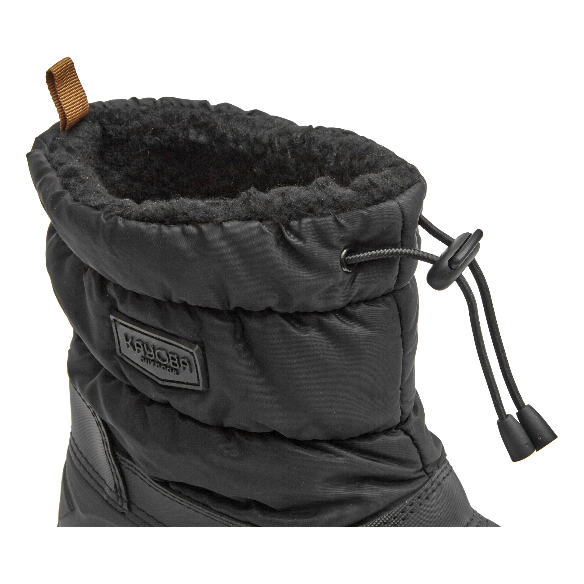 Detaljert visning av den øverste delen av en vinterstøvel for barn fra Kayoba Outdoor, som viser frem det svarte yttermaterialet, myke, myke interiøret, snorfesting og en brun flik ved hælen. Kayoba Outdoors-logoen er til stede på siden.