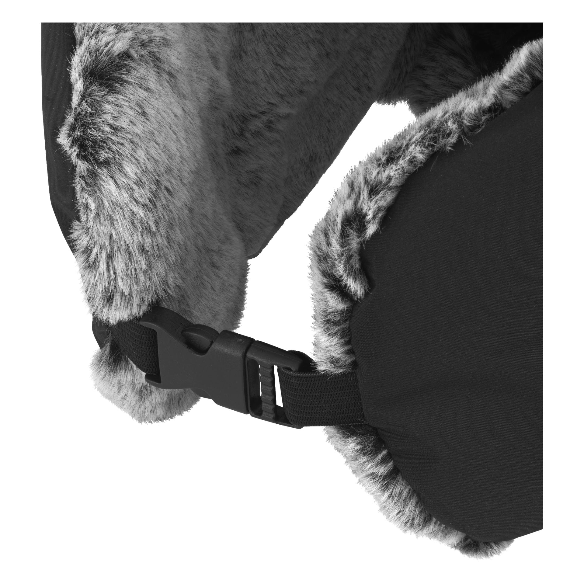 Detaillierte Ansicht eines schwarzen Kayoba Outdoor Ear Flap Huts, hervorgehoben durch das graue Kunstfellfutter, den Kunststoffschnallenverschluss und einen verstellbaren Gurt, der unter dem Kinn befestigt werden kann.