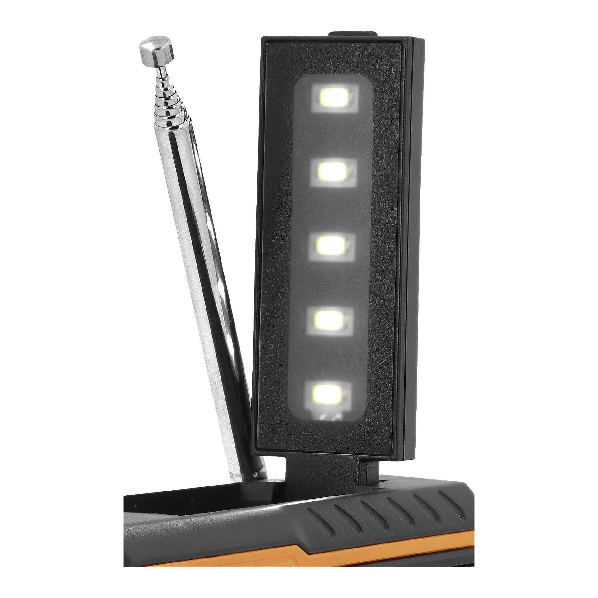 Närbild av Bright Wind-radion med solcellsdriven FM/DAB-funktionalitet, som visar dess svarta och orange färgschema, en förlängd silverantenn och en rektangulär LED-panel med fem lysande lampor.