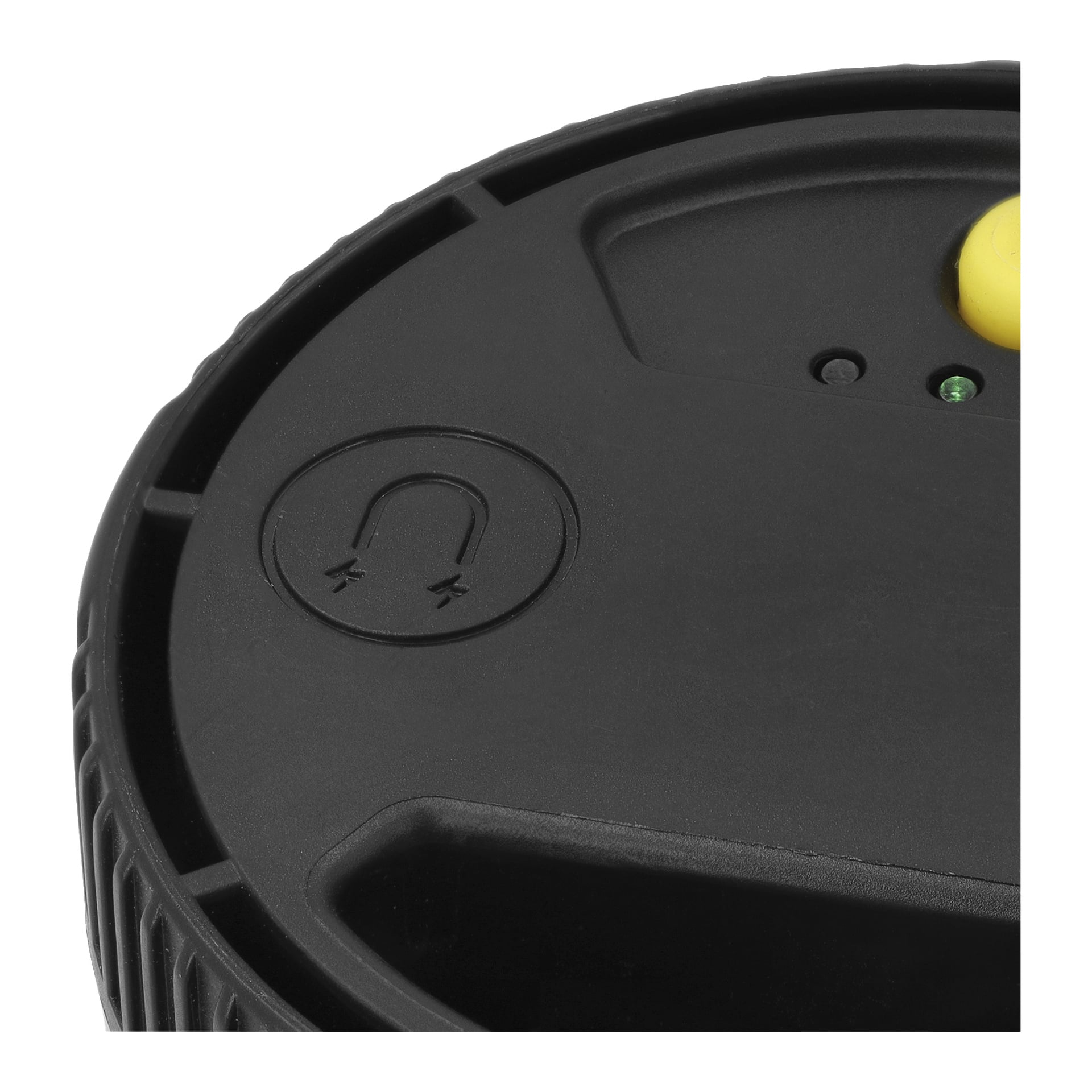 Nahaufnahme der Hamron SOS/Arbeitslampe, die ihr schwarzes Kunststoffgehäuse mit strukturiertem Rand, einem runden Magnetsymbol, zwei kleinen Indikator-LEDs und einem gelben Knopf oben zeigt. Ein Teil dieses magnetischen LED-Geräts erscheint im Rahmen.