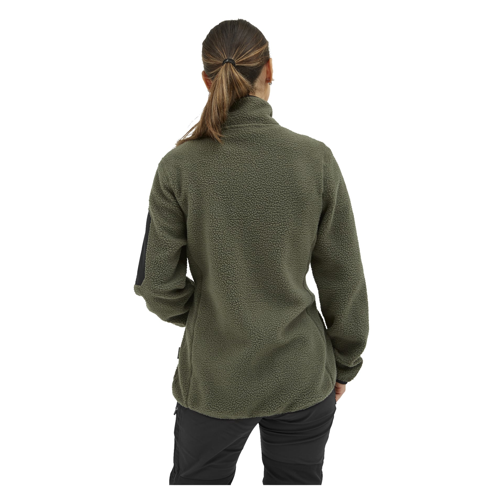 Eine Person mit braunem Pferdeschwanz ist von hinten zu sehen, gekleidet in die Kayoba Outdoor Woman's Ljusdal Fleecejacke in olivgrünen und schwarzen Hosen.