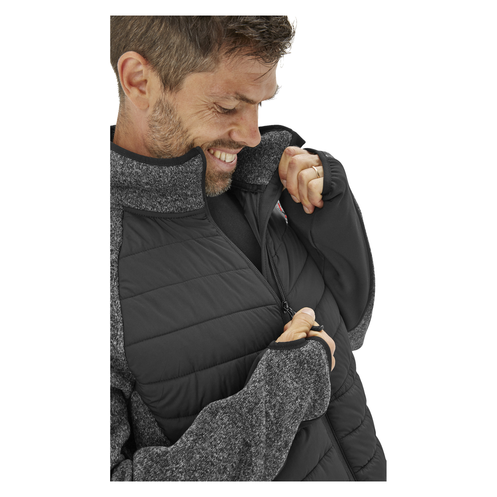 Mężczyzna uśmiecha się, zapinając "męską hybrydową kurtkę Hilmer by Bluewear", odsłaniając tylko górną część ciała.