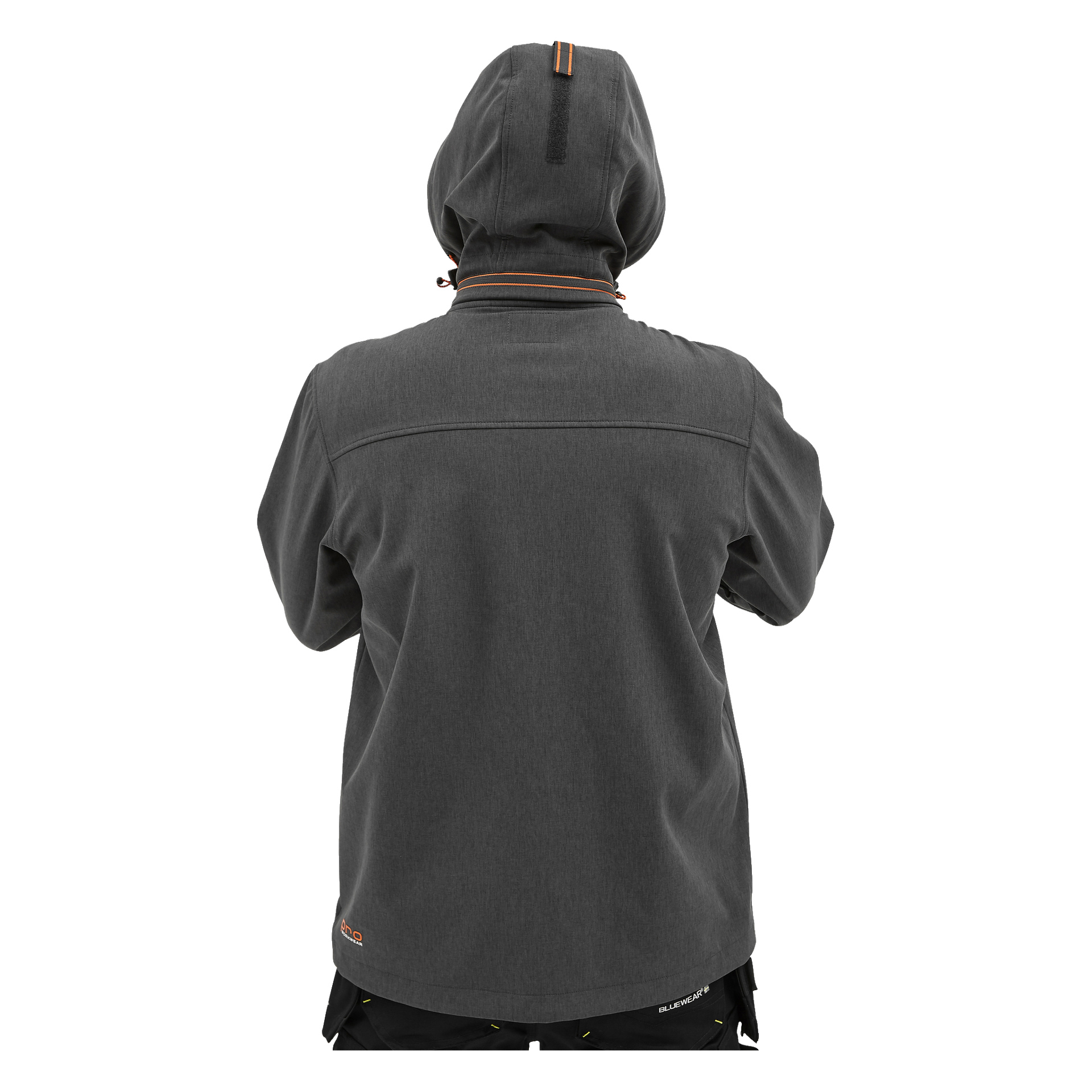 En person som ses bakifrån bär Bluewear Pro Workwear Pontus softshelljacka för herrar i mörkgrått, med upphöjd huva och orange kant på huvan och kragen. En liten orange logga syns på nedre delen av jackans rygg.