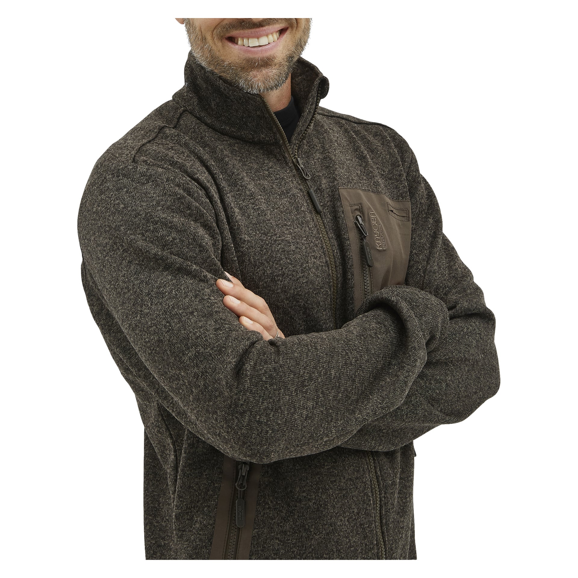 En mann med armene i kors og et smil på det delvis synlige ansiktet bærer Kayoba Outdoor Men's Grimsö fleecejakke, som har glidelås foran og brystlomme.