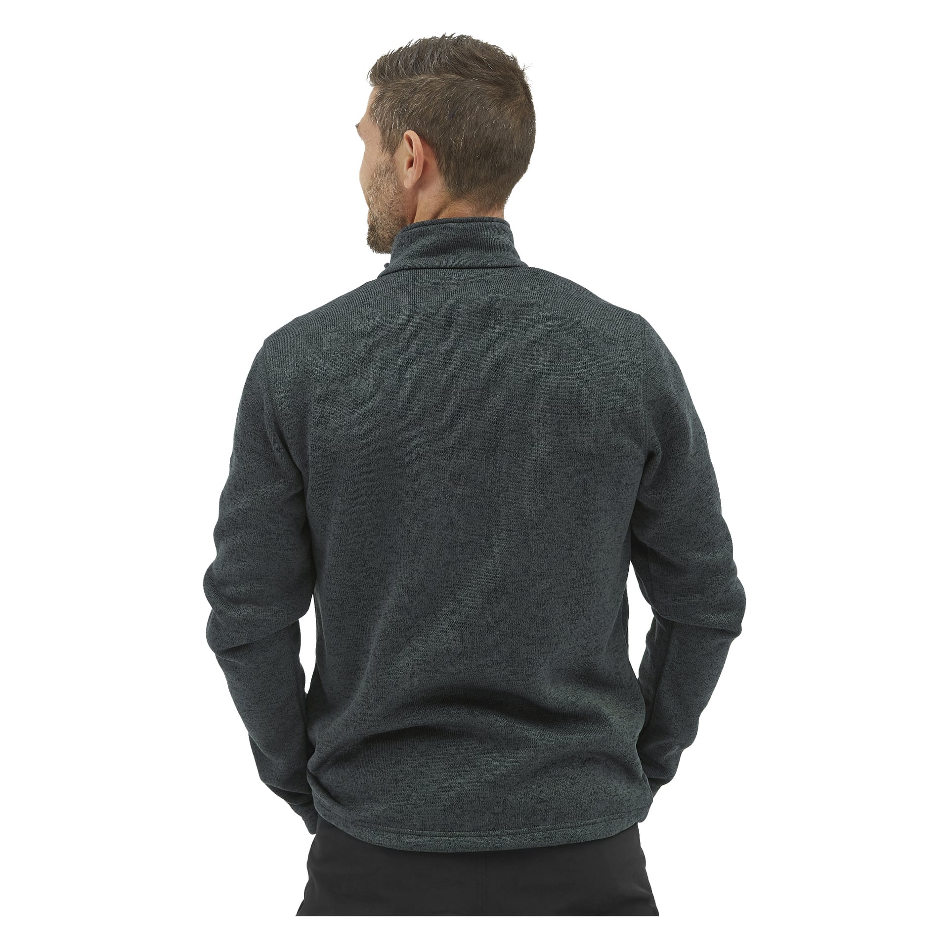 En man med kort brunt hår vänder blicken bort från kameran, klädd i en mörkgrå Kayoba Outdoor Knitted herrjacka i fleece Malå och svarta byxor.