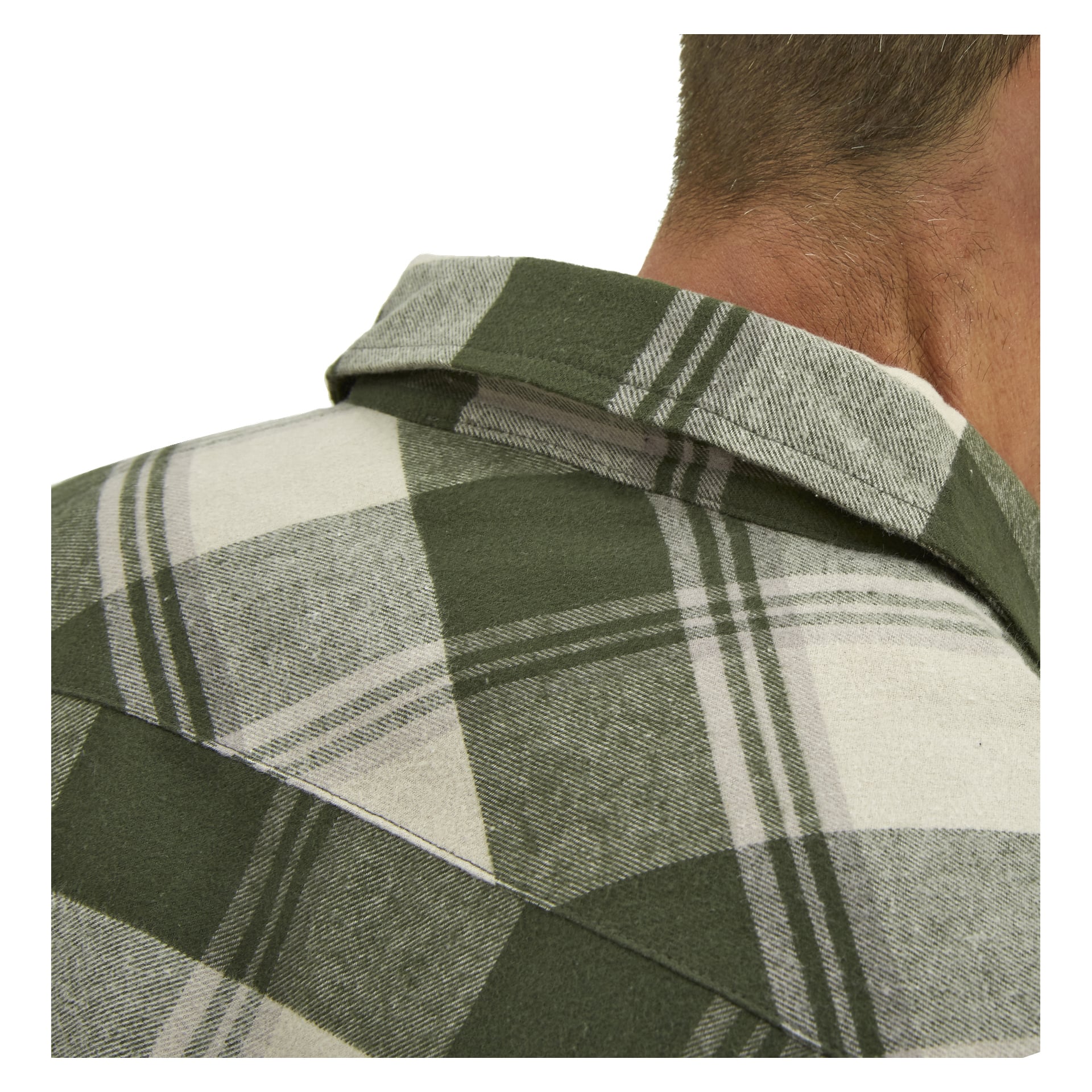 Närbild på en persons nacke och axlar som bär en "Bluewear Men's flannel shirt Ture" i grönt och vitt rutigt, med fokus på skjortans krage, tyg och mönster.