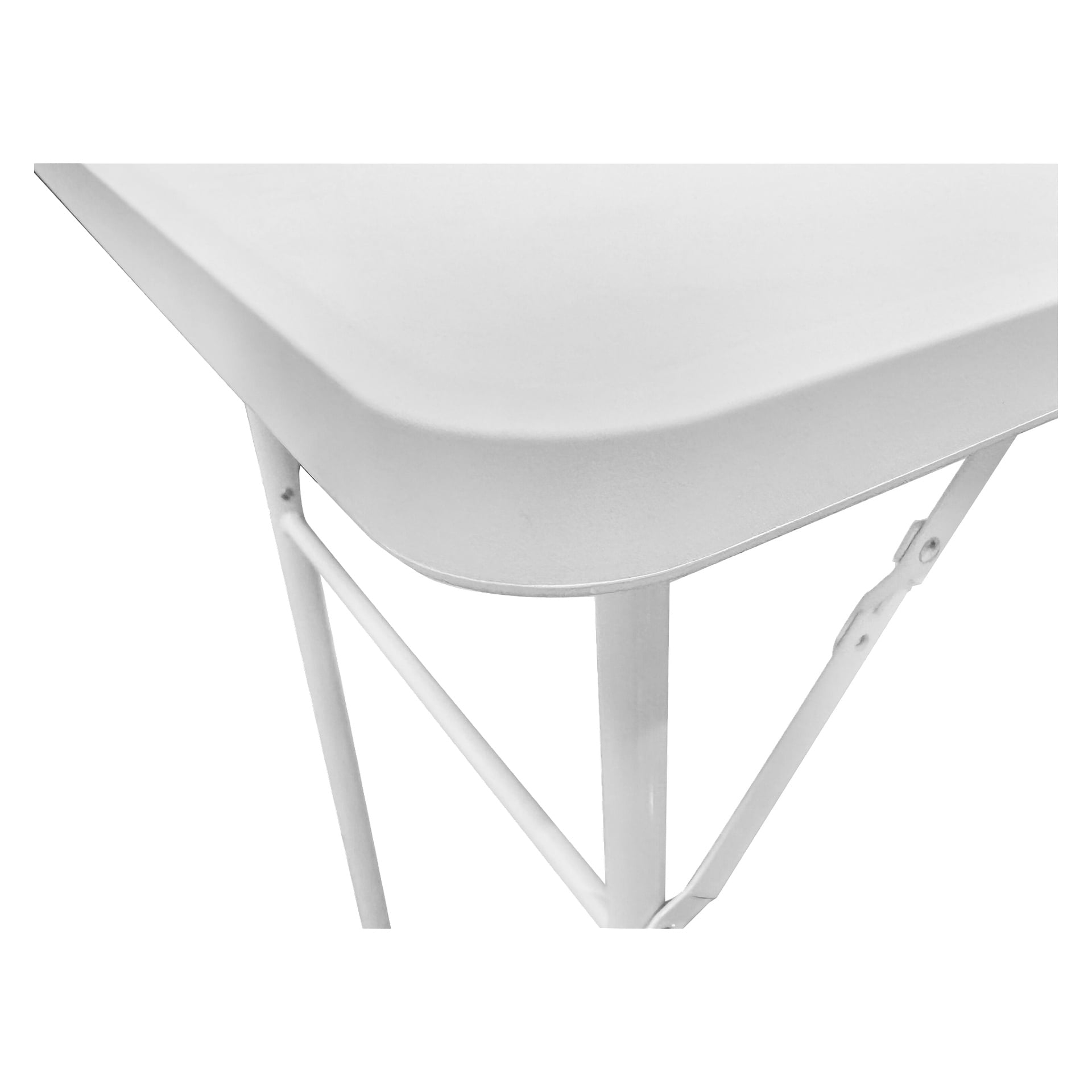 En detaljerad hörnvy av EKVIP Folding Table visar dess släta, rundade vita plastbordsskiva och starka metallben förstärkta med stödstänger.