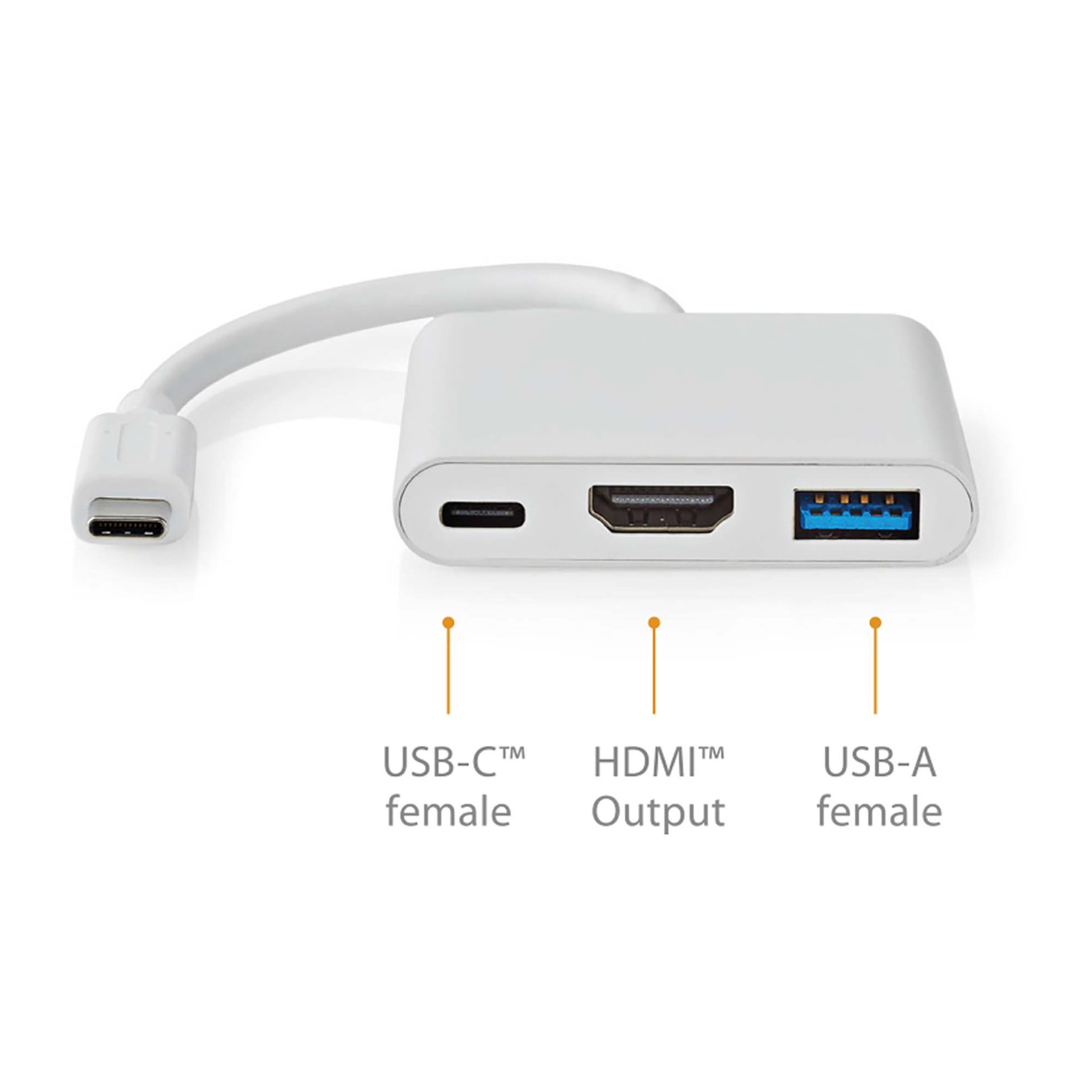 "Nedis USB C - moniporttisovitin" on valkoinen laite, jossa on kolme porttia: USB-C-naaras, HDMI-lähtö ja USB-A-naaras. Lyhyt USB-C-uroskaapeli on kiinnitetty vasemmalle puolelle.