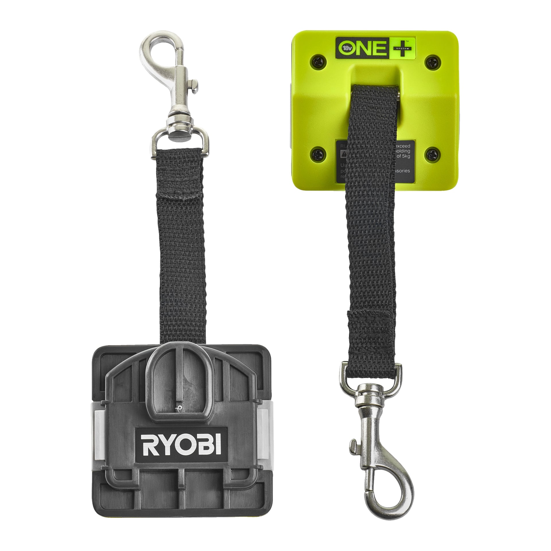 Två Ryobi ONE+ verktygsförvaringsadaptrar visas, var och en med svart rem och metallkrok. En adapter visar RYOBI-etiketten, medan den andra har ett grönt hölje märkt med ONE+.