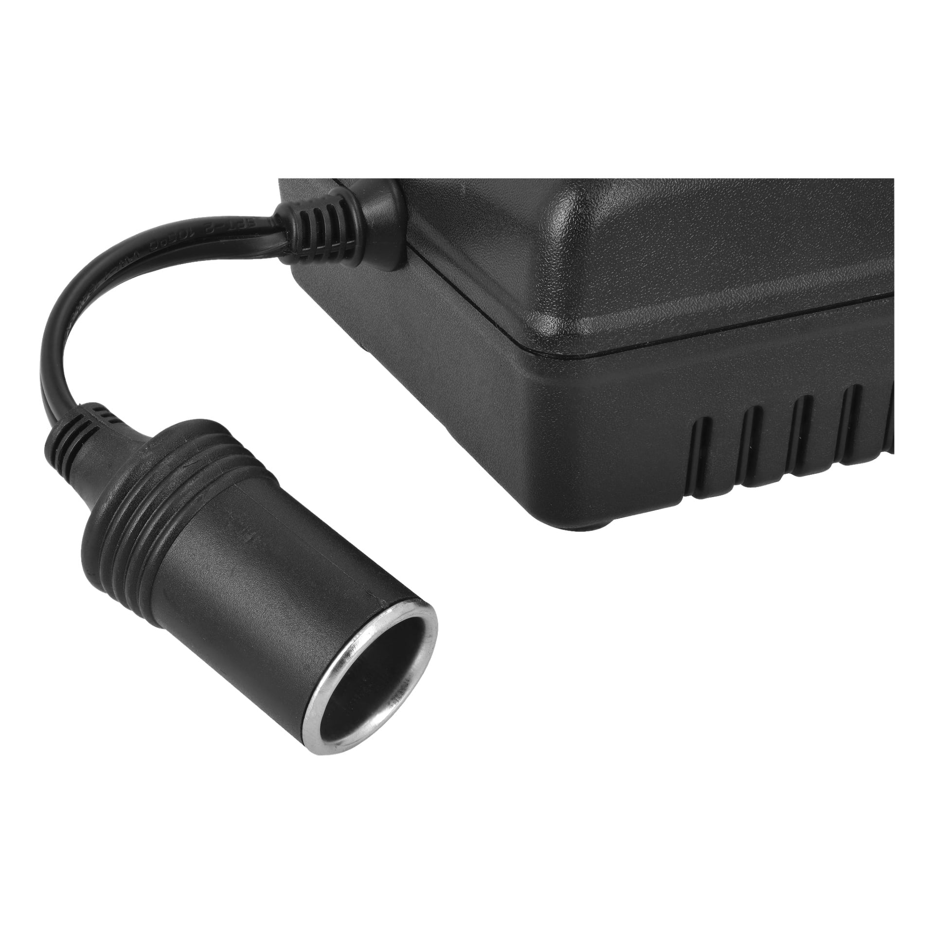 Nærbilde av en svart Hamron-spenningsomformer med en kabel som ender i en sylindrisk kontakt. Adapterens kapsling har synlige ventilasjonsrygger langs siden.