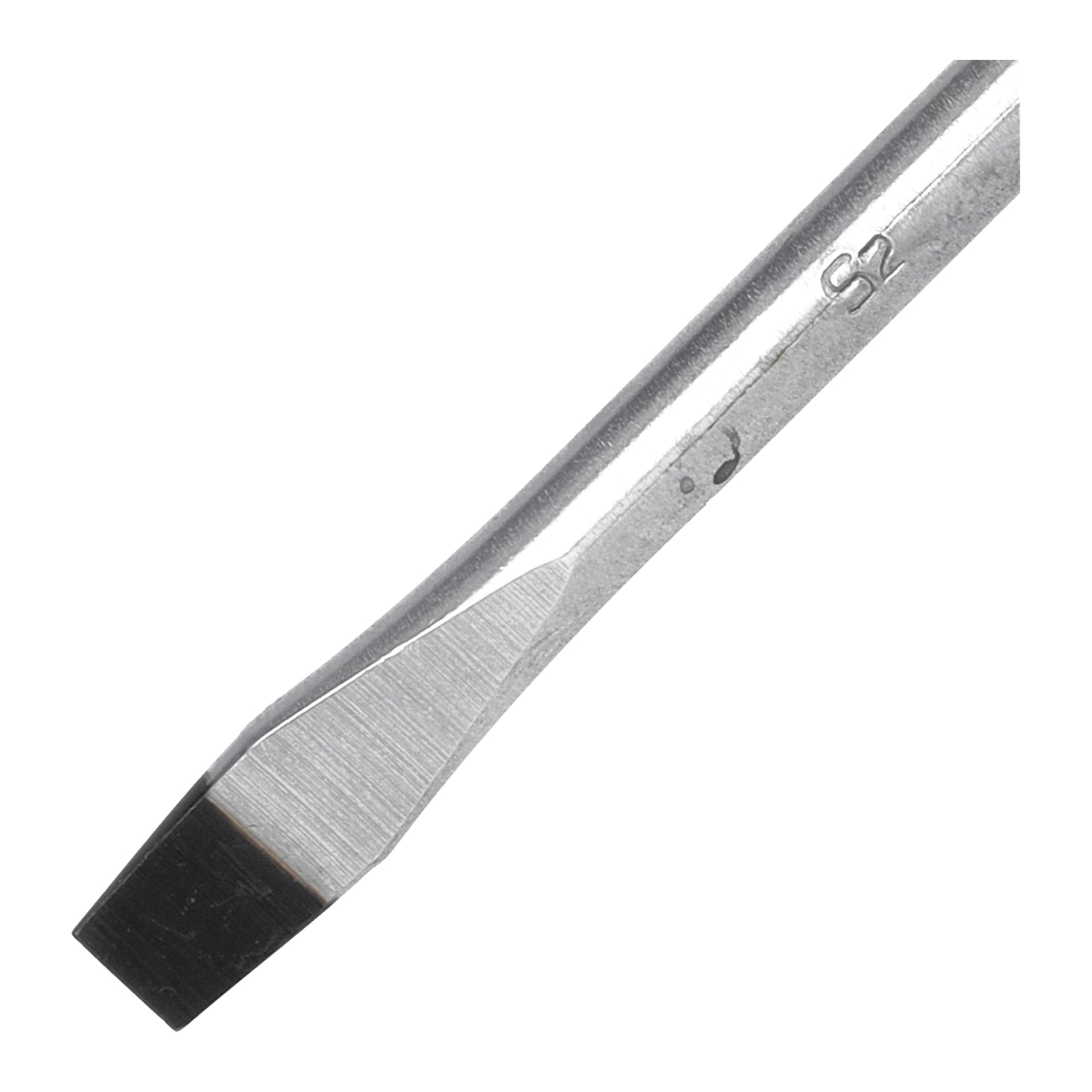 En närbild på Meec Tools Slitsade skruvmejsel, som visar dess platta, slitsade spets och slanka silverhandtag hållet i en diagonal vinkel.