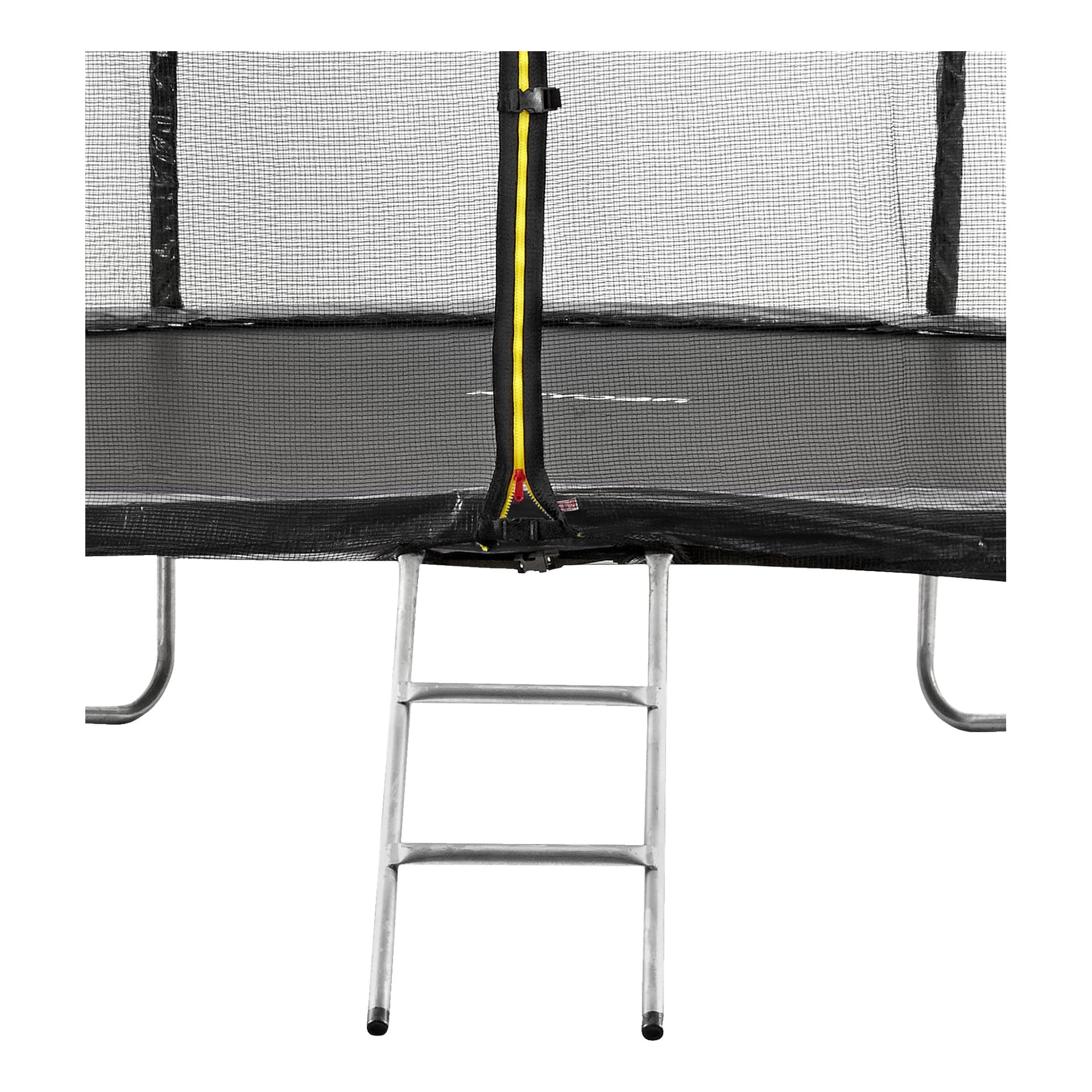 En detaljerad vy av Kayoba Trampoline visar en stark metallstege fäst vid ramen, ett svart säkerhetsnät runt den och en central ingång med en gul dragkedja. Fokus ligger på den nedre delen av studsmattan och dess stege.