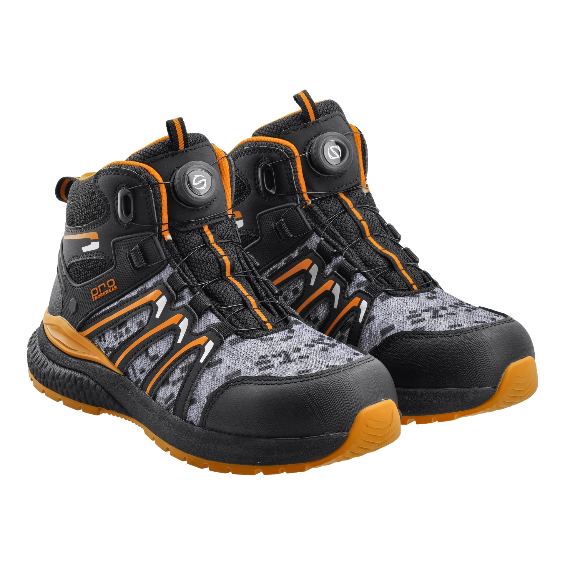 Buty ochronne Bluewear Pro Workwear "Phoenix" z szybkimi sznurowadłami, ustawione obok siebie i ustawione pod kątem w prawo. Buty są czarno-szare z pomarańczowymi detalami, mają solidne podeszwy zewnętrzne, materiał siateczkowy, gumową ochronę na palce i stoją razem.
