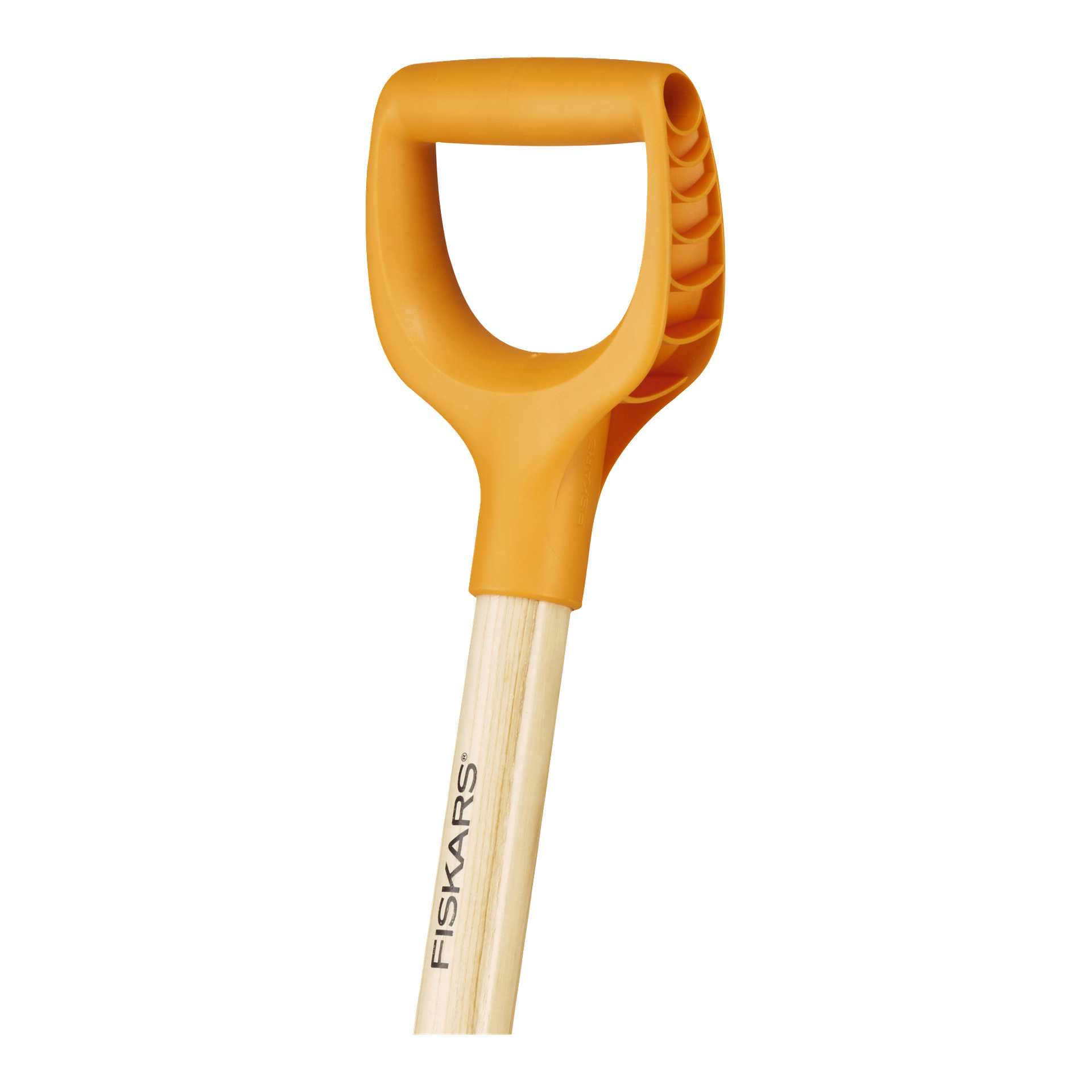 Nahaufnahme eines orangefarbenen D-förmigen Griffs, der mit einem hellen Holzschaft verbunden ist, der den Markennamen Fiskars trägt und als Teil einer Fiskars-Schaufel gezeigt wird.