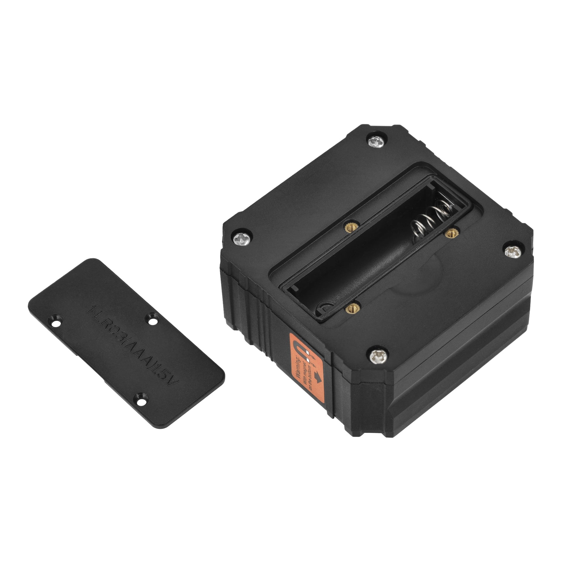 Ett svart plastbatterifack för Meec Tools Digital Angle Gauge visas med locket avtaget, vilket exponerar spår för två AA-batterier och en synlig metallfjäder. Locket ligger bredvid kupén.