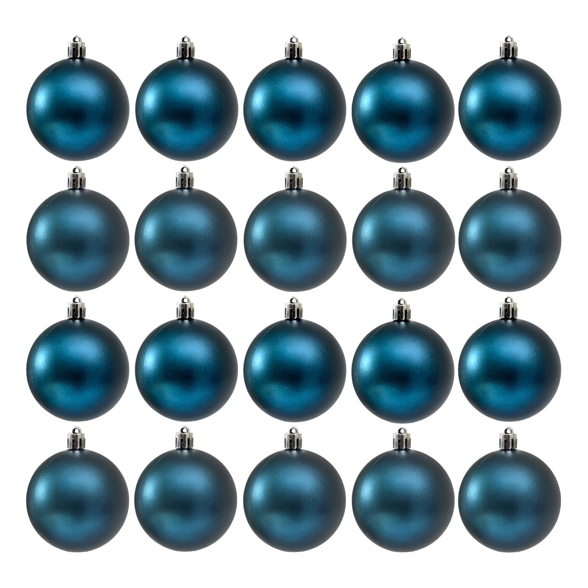 Tjugo identiska blå julgransbollar med metalltoppar är arrangerade i ett rutnät med fyra rader och fem kolumner. Förpackningen lyder: "Tjugo blå julgransbollar 20-pack från EKVIP."