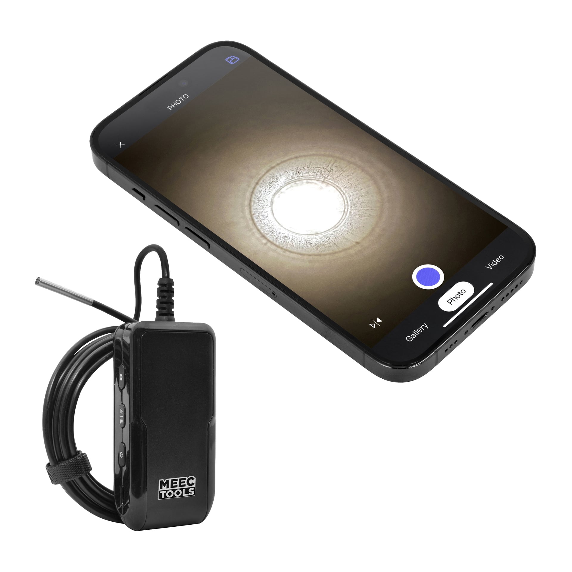 En svart Meec Tools inspektionskamera är kopplad till en smartphone och visar en rund kameravy på skärmen i en fotoapp.