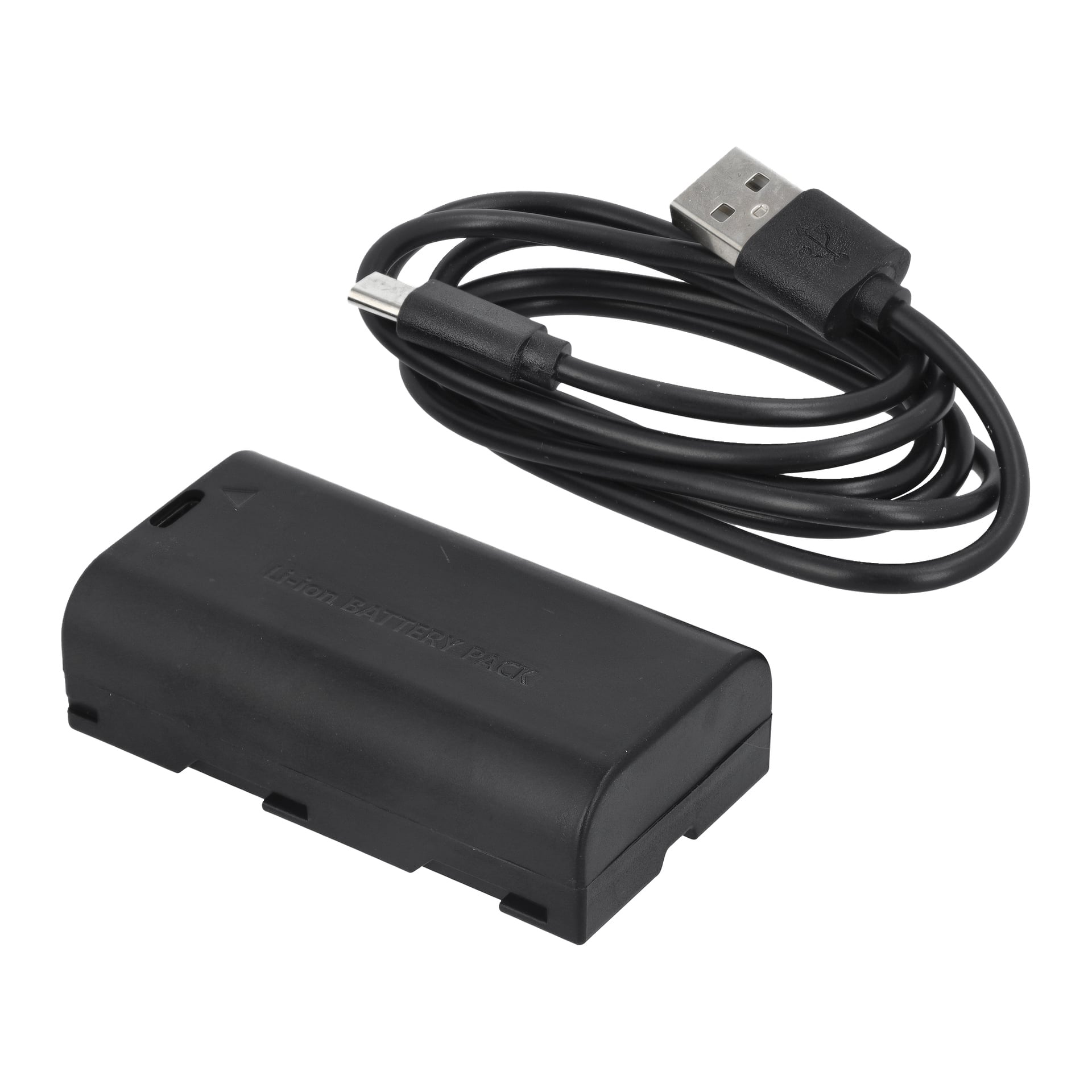 En Meec Tools oppladbar grønn crosshair-laser 3x360° batteripakke ved siden av en sammenrullet USB-kabel med USB-A og micro-USB ender.