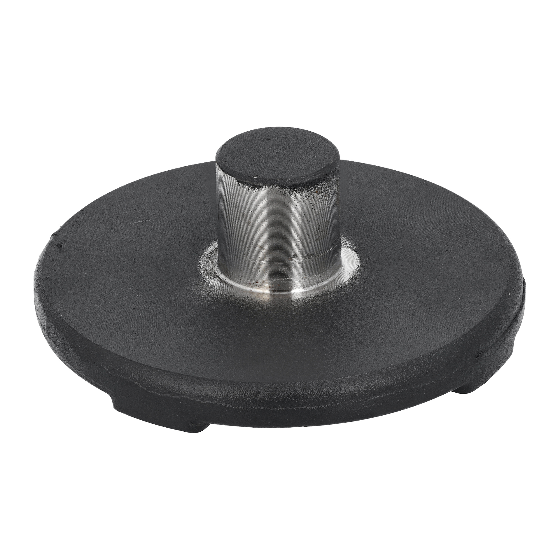 En metallsadeljack med rund, platt svart bas och vertikal cylindrisk silveraxel; Basen har en subtil texturerad yta.
