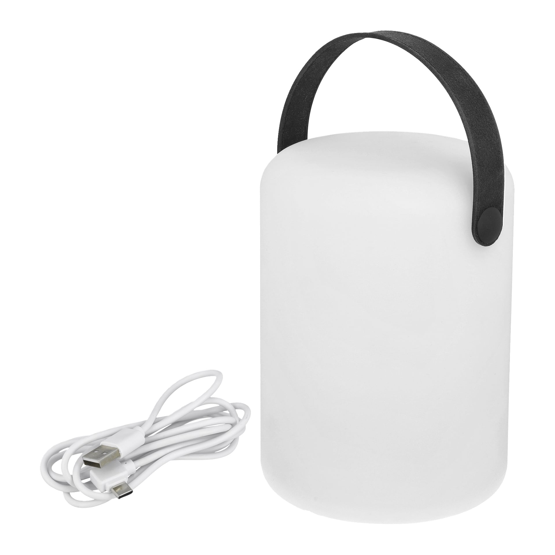 En hvit sylindrisk Anslut oppladbar bordlampe med solcelle-LED og svart håndtak på toppen, ved siden av en hvit USB-ladekabel.