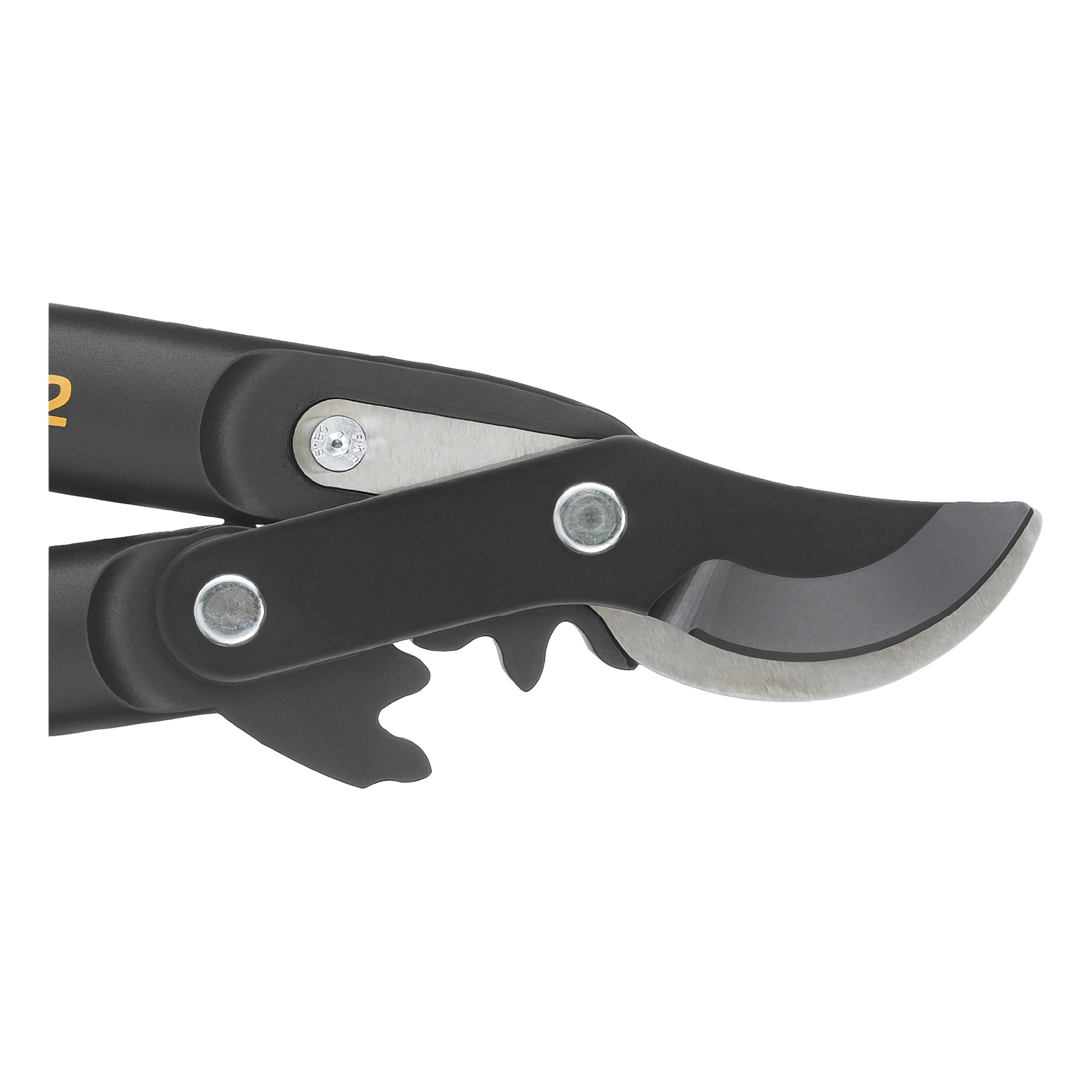 Szczegółowy widok Fiskars Lopping Shears PowerGear L72 S, pokazujący jego czarno-srebrne zakrzywione ostrze z mechanizmem zawiasowym przypominającym zębatkę.