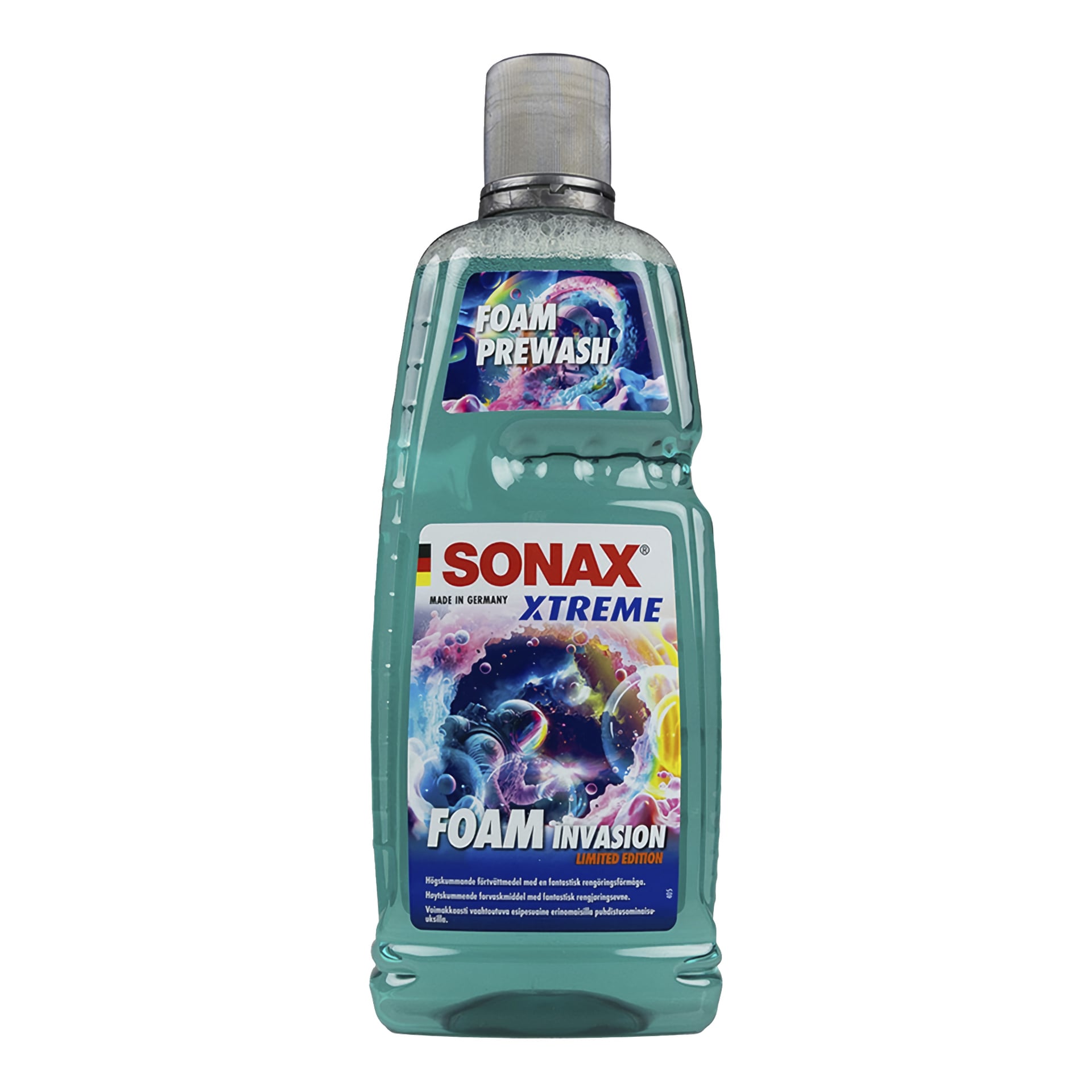 En grön flaska Sonax biltvättschampo, märkt "Xtreme Foam Invasion Limited Edition" med en grå kapsyl och färgglada tvåpbubblor på etiketten, som visar "Made in Germany" för biltvätt.