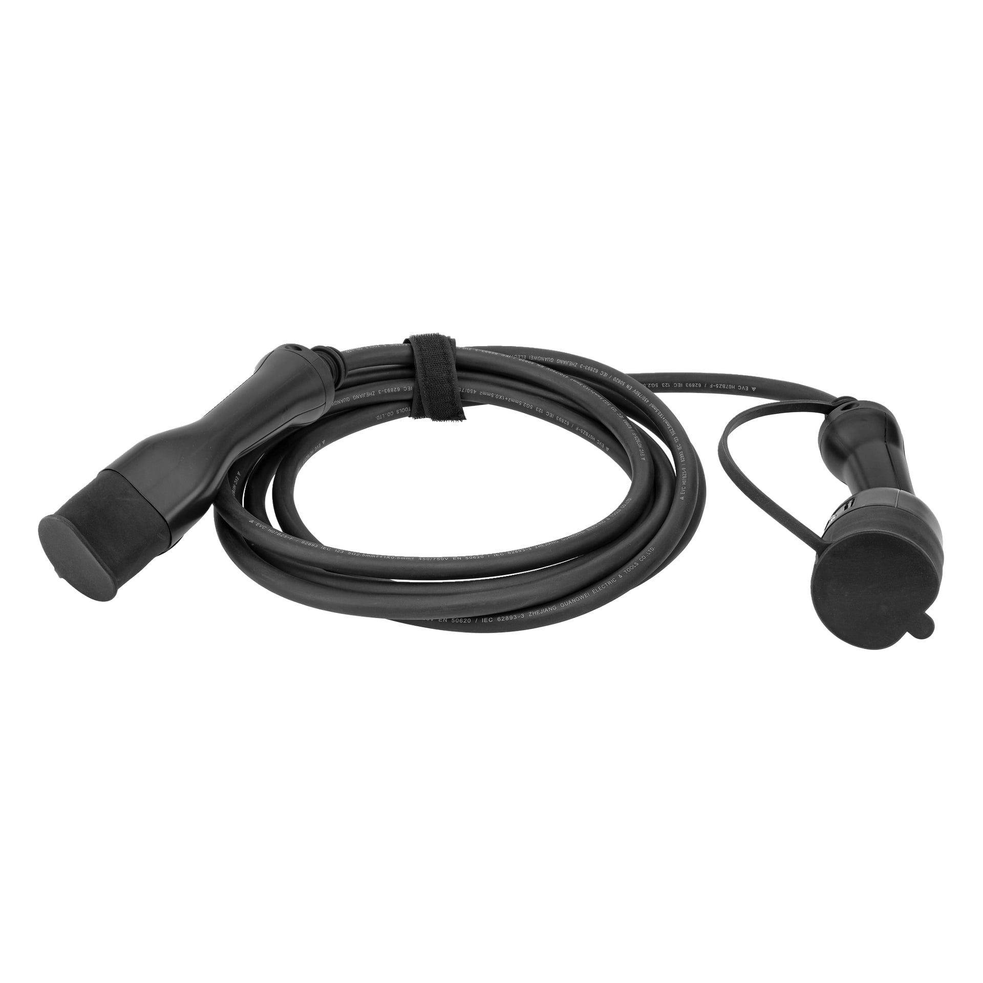 En svart Hamron Type 2 elbilsladdkabel med kontakter i båda ändar, prydligt lindad och hålls fast med en liten rem.