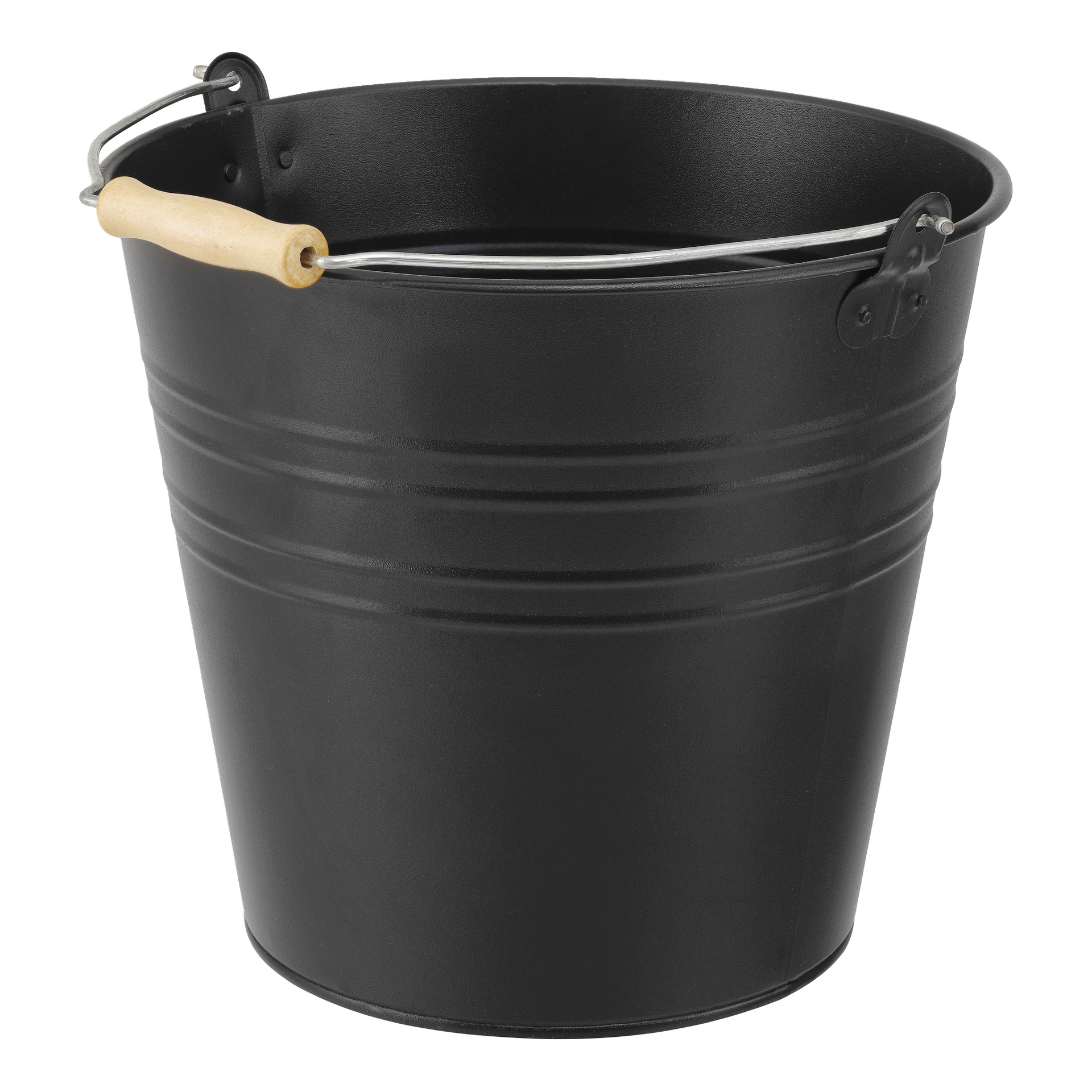 Hard Head Bucket har et trehåndtak og er en svart metallbøtte med to rillete linjer som går rundt kroppen.