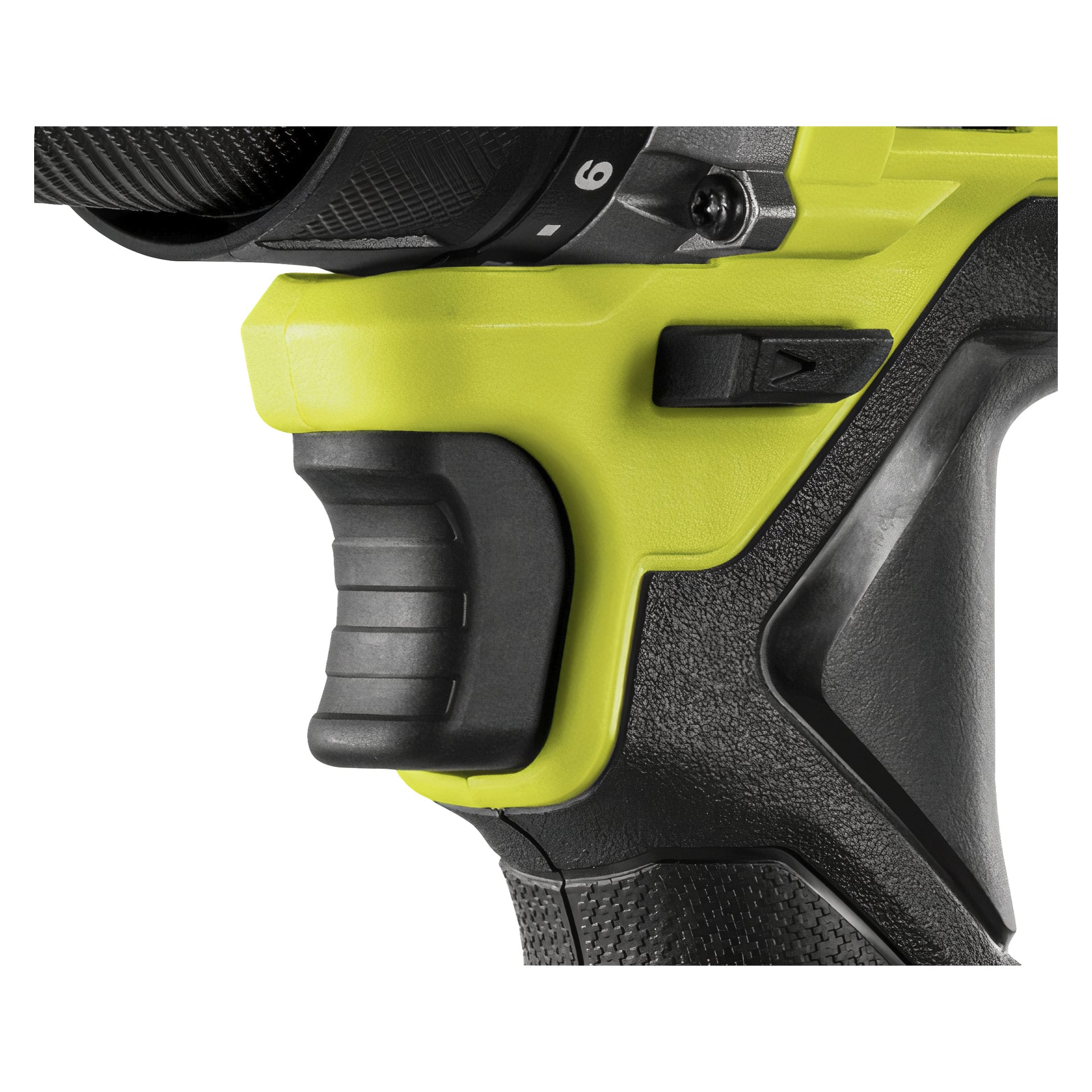 Närbild på Ryobi One+ HP Brushless-borrens handtag och avtryckare, som framhäver det texturerade greppet och delar av dess gulsvarta kropp.