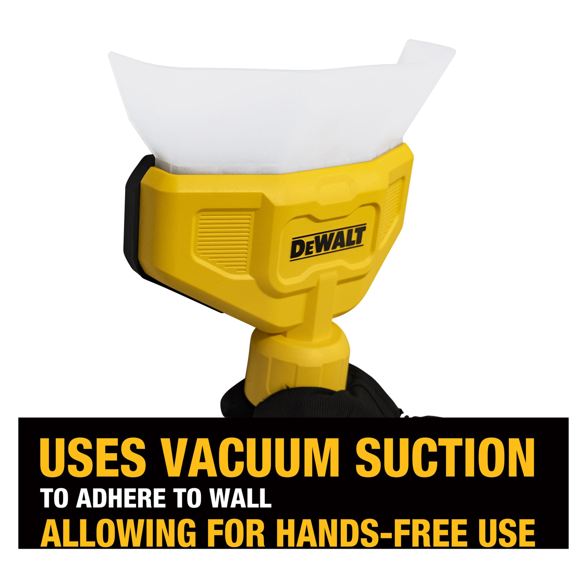Osoba trzyma żółty DeWalt DXVA00-1500 Dust Collector z białym ostrzem, zaprojektowanym do przyklejania do ścian za pomocą ssania próżniowego.