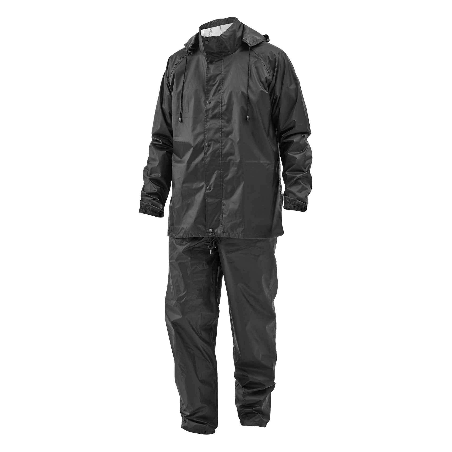 Schwarzer, wasserdichter zweiteiliger Regenanzug mit Kapuzenjacke mit Knöpfen und Kordeln und elastischer Hose aus glänzendem Stoff.