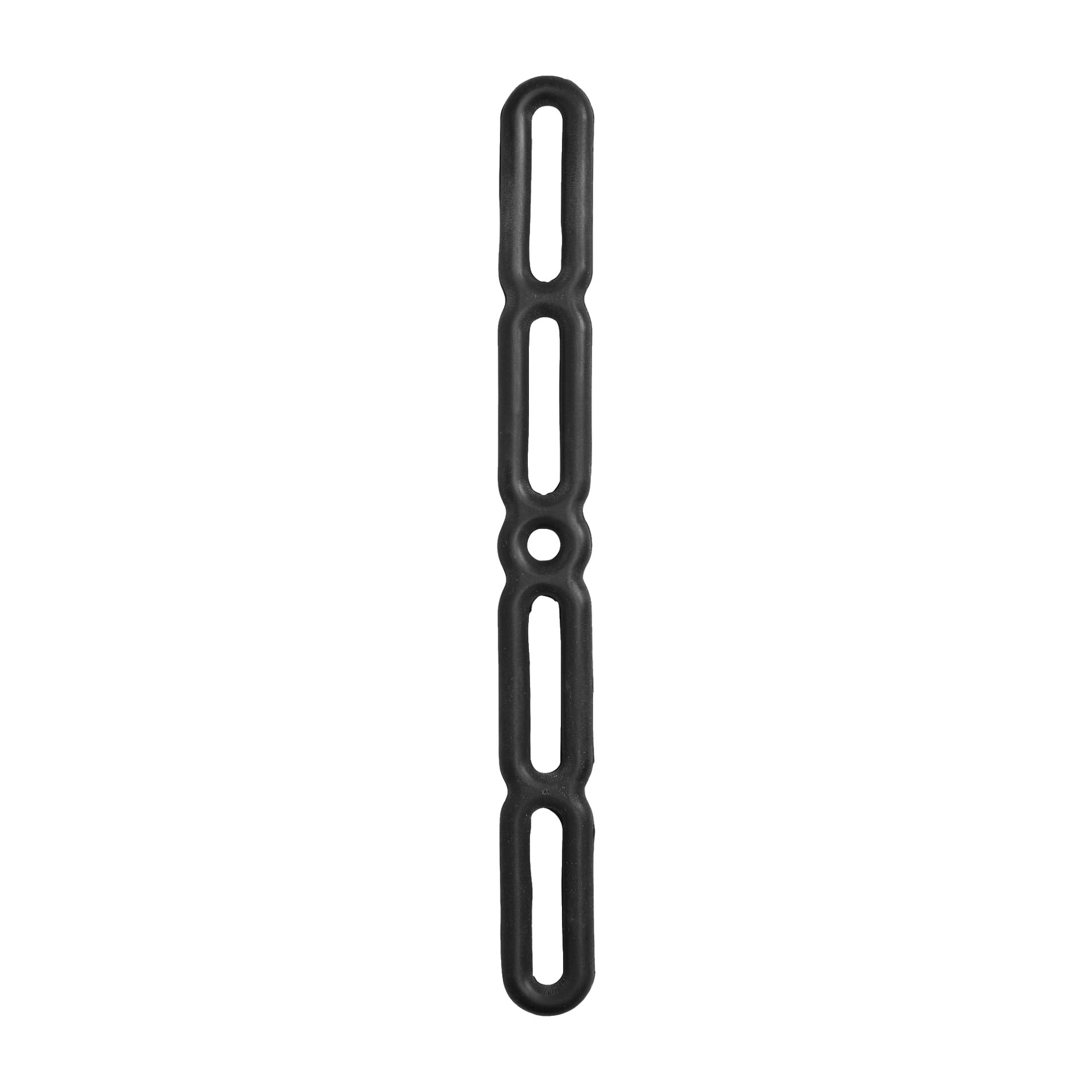 Ett svart, avlångt plastband från Hamron Cover Straps 4 Pack med fyra ovala hål och ett litet runt hål i mitten.