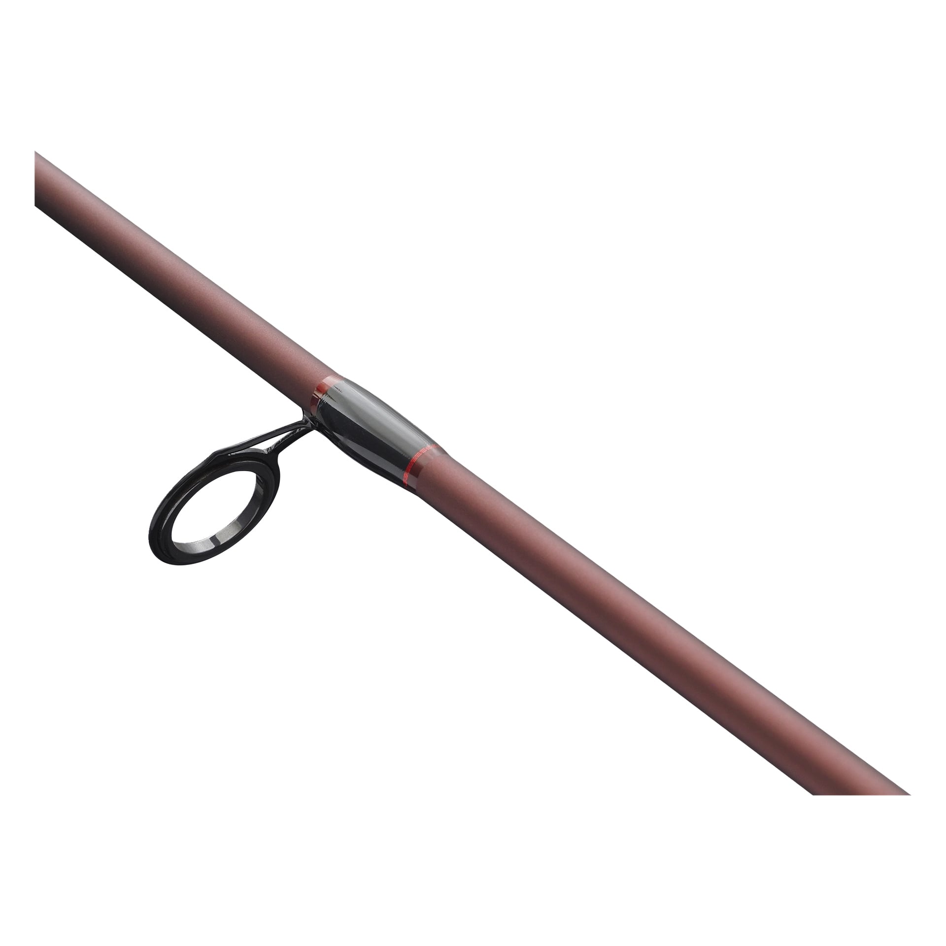 Nærbilde av Abu Garcia Tormentor2 Travel Spinning Combo, som fremhever den ene svarte guideringen på den brune stangen festet med en metallbrakett.