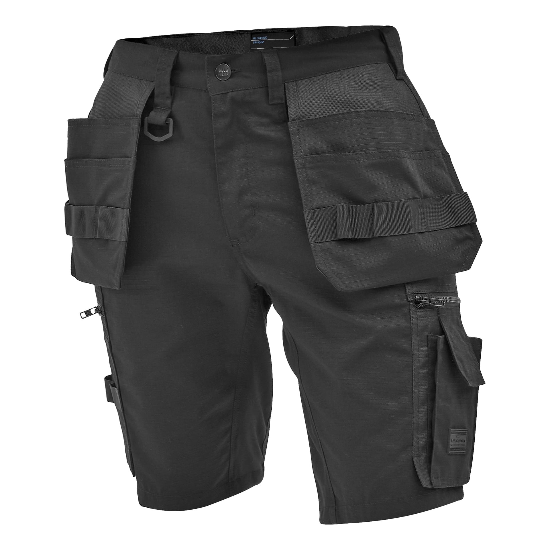 Svarta cargoshorts med olika rymliga och mindre fickor, bältesöglor, dragkedjor och knappstängning för praktisk nytta.