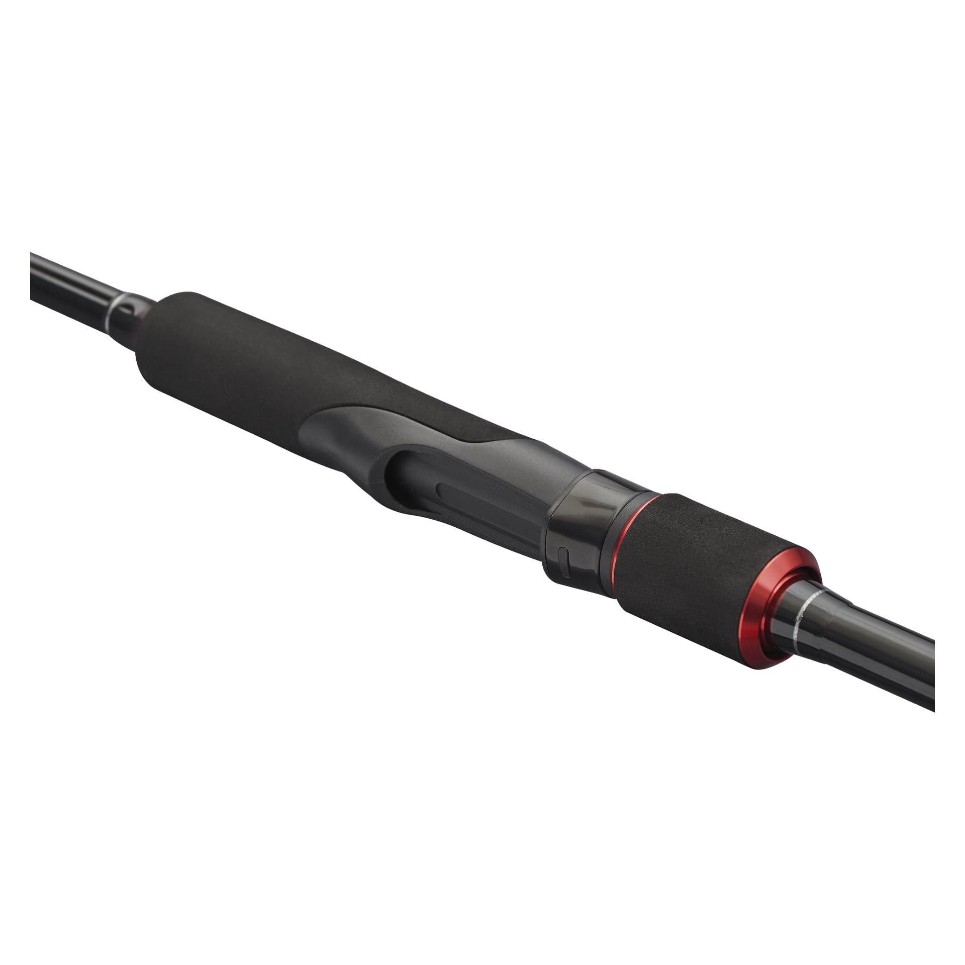 Nærbilde av Abu Garcia Black Max Combo-fiskesnellens svarte håndtak, med skumgrep og rød metallaksent nær snellesetet.