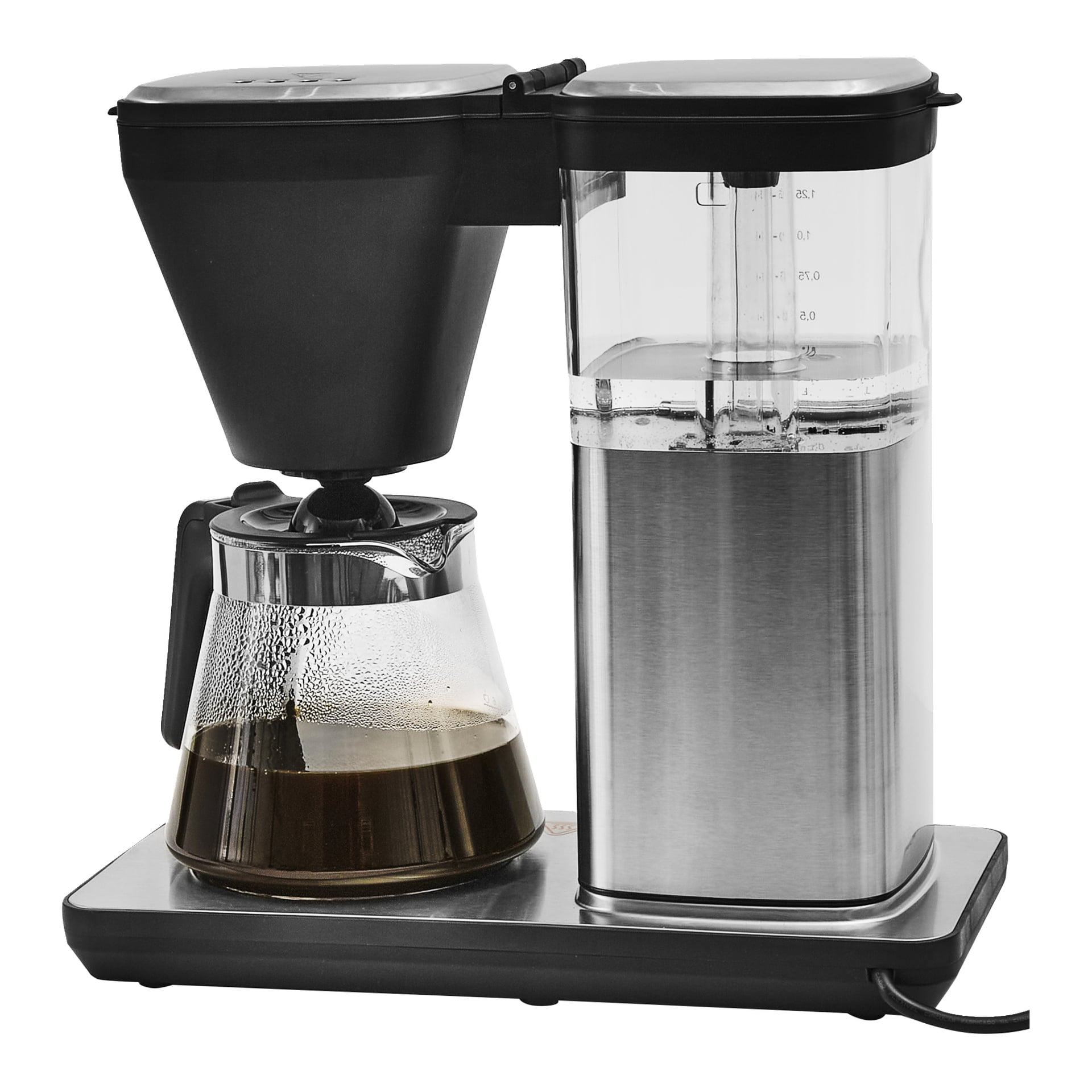 Bright Coffee Maker z szklanym dzbankiem wypełnionym kawą, oznaczonym zbiornikiem na wodę oraz czarnymi i stalowymi detalami na płaskiej powierzchni.