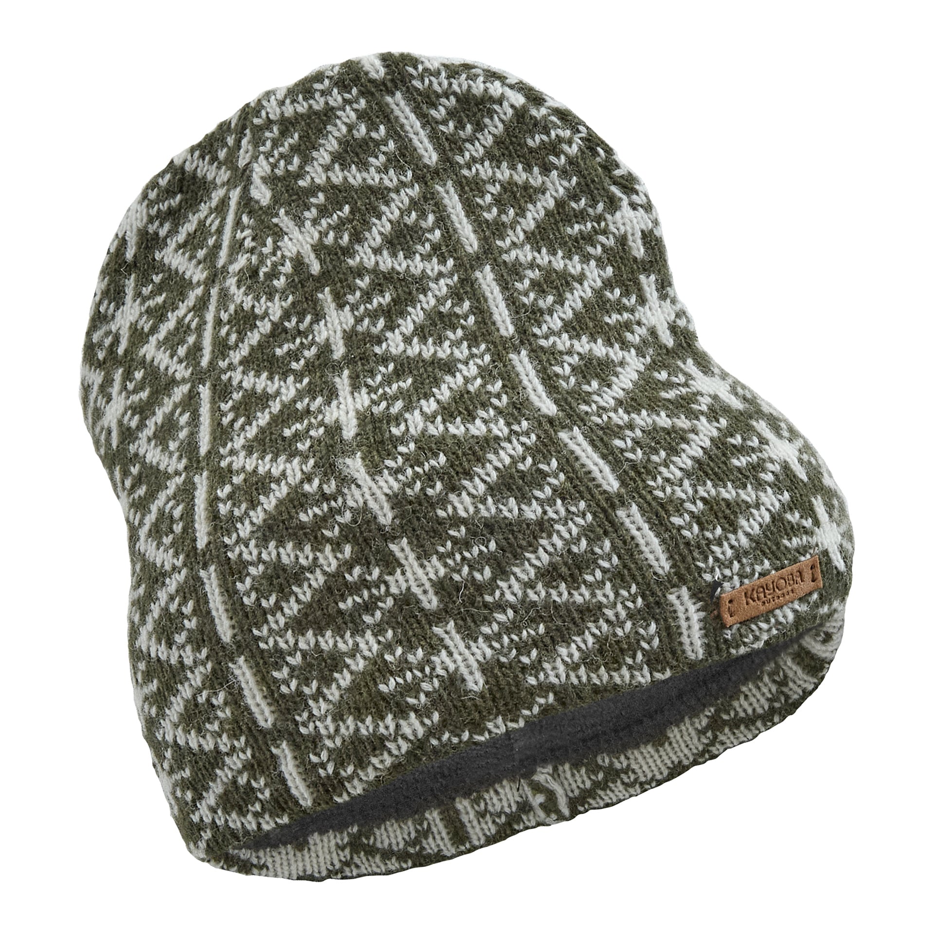 Die "Kayoba Outdoor Hat" ist eine grün-weiße Mütze mit einem geometrischen Strickmuster und einem kleinen braunen Lederanhänger am Rand beschriftet. Der Hut wird als weich, dick und ideal für kaltes Wetter beschrieben.
