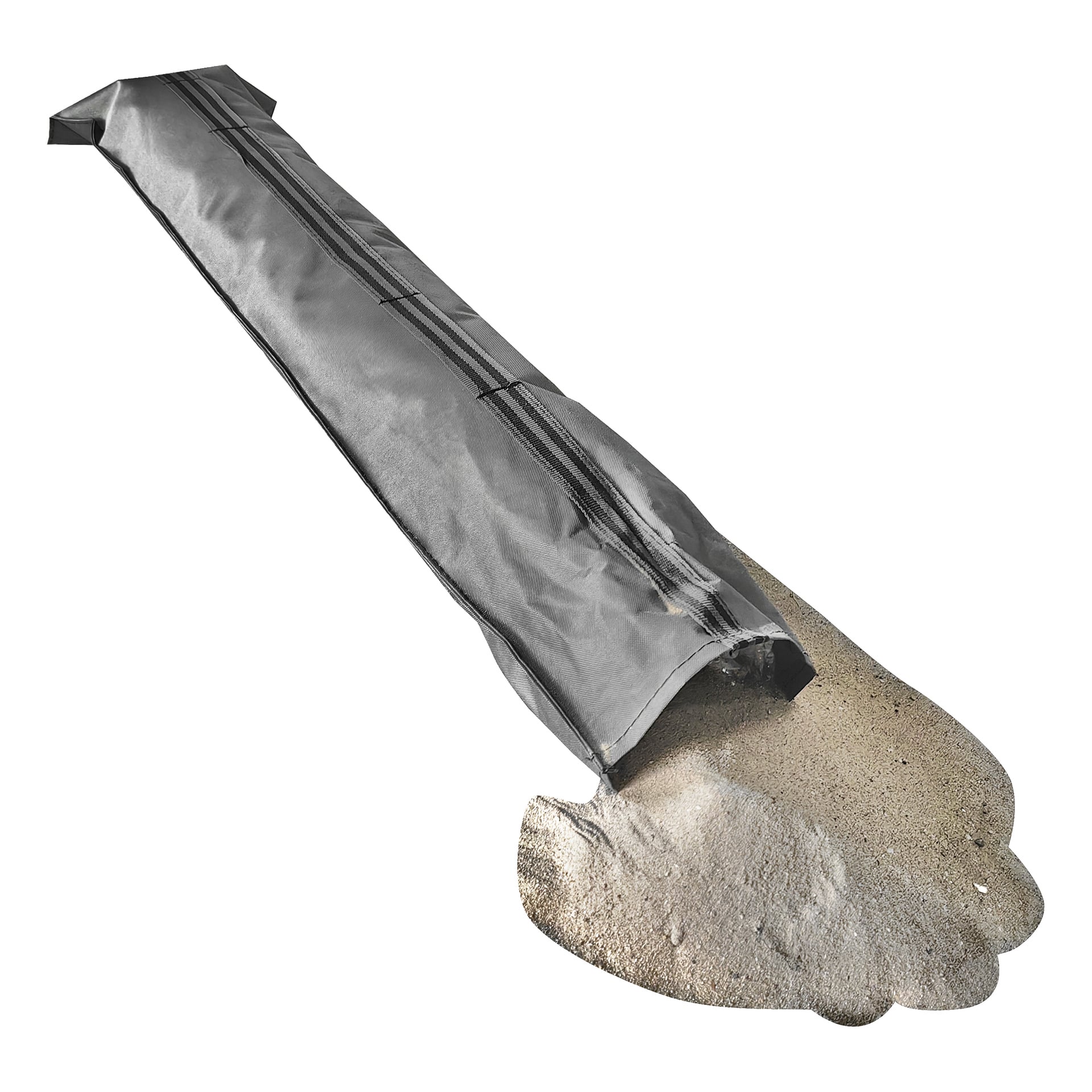 En delvis åpnet 10-pakning med Hard Head Sandbags viser blek sand som renner ut fra et grått rør med mørke skjøter.