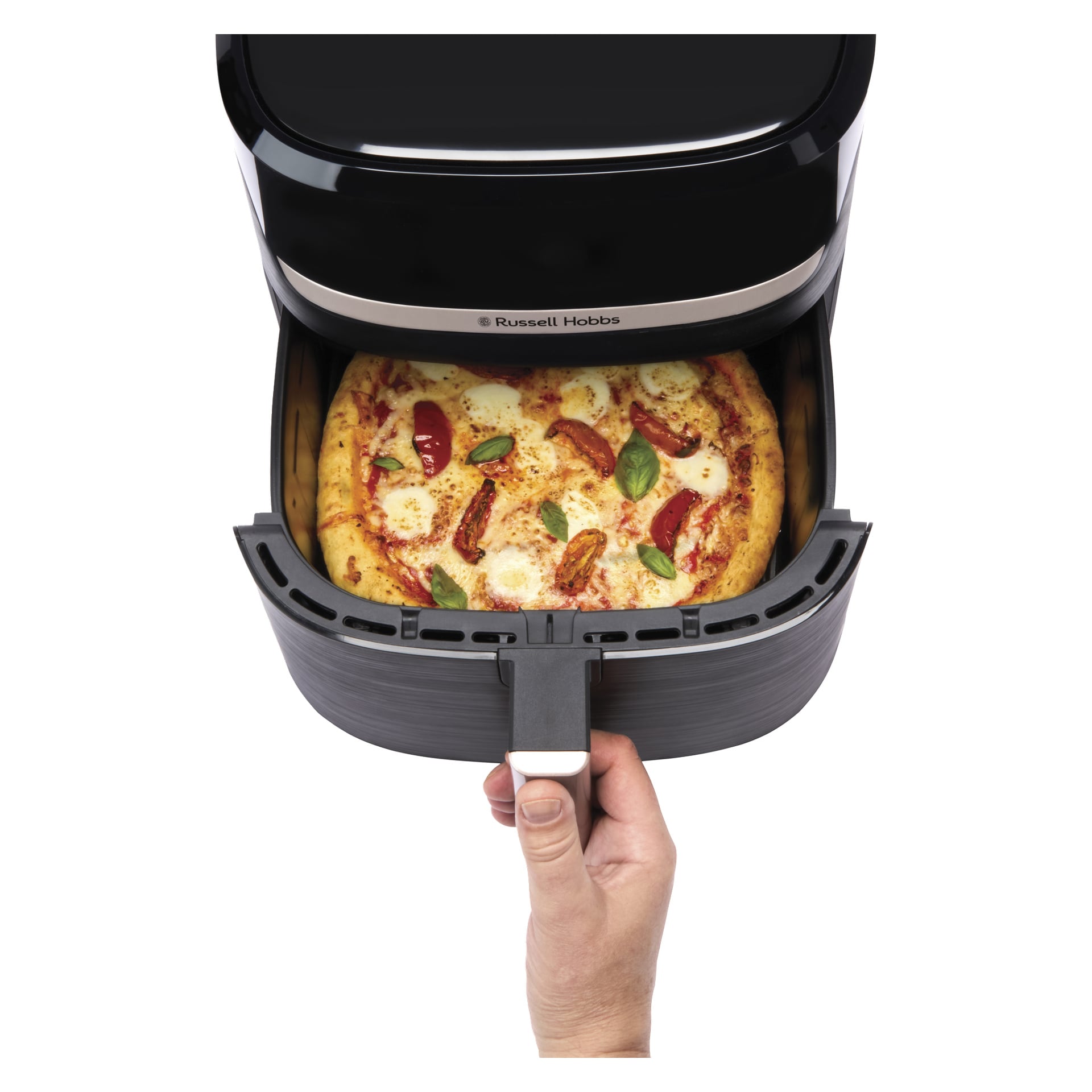 En hand öppnar lådan för Russell Hobbs Satisfry Airfryer och visar en stekt pizza med smält ost, tomatskivor och basilika.
