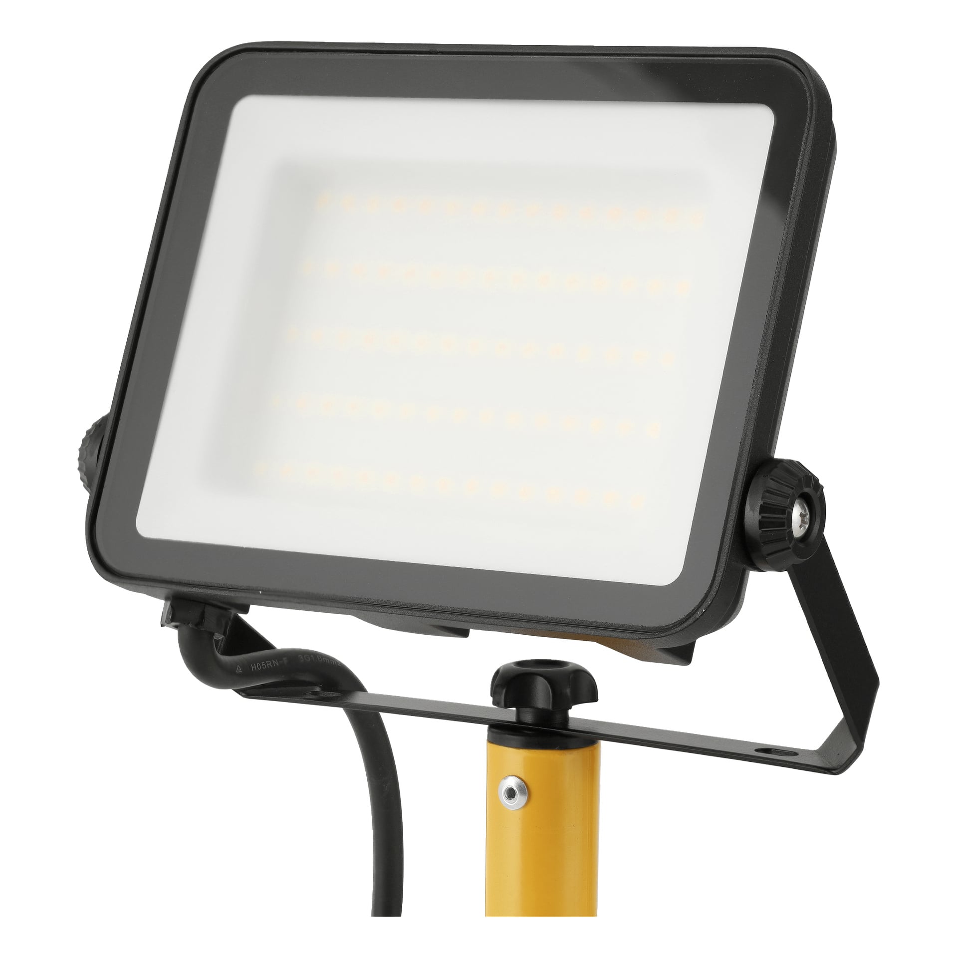 Anslut LED-arbetslampa med svart ram, frostat glas, gult stativ, svarta sidorattar och en svart strömkabel vid basen.