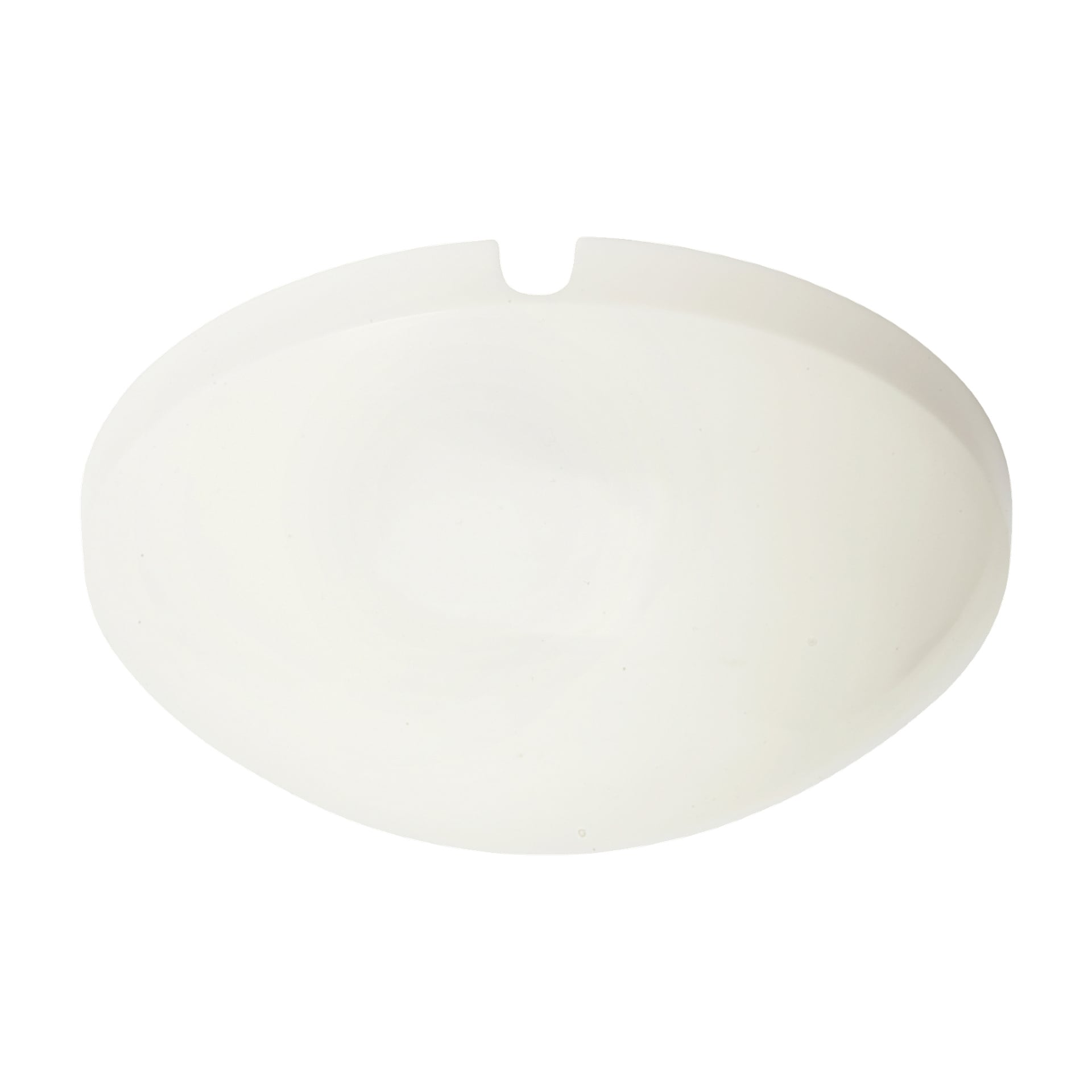 En slät, lätt blank vit Anslut Blind Ceiling Cup med oval form och ett litet urtag på ena sidan, tillverkad av plast.
