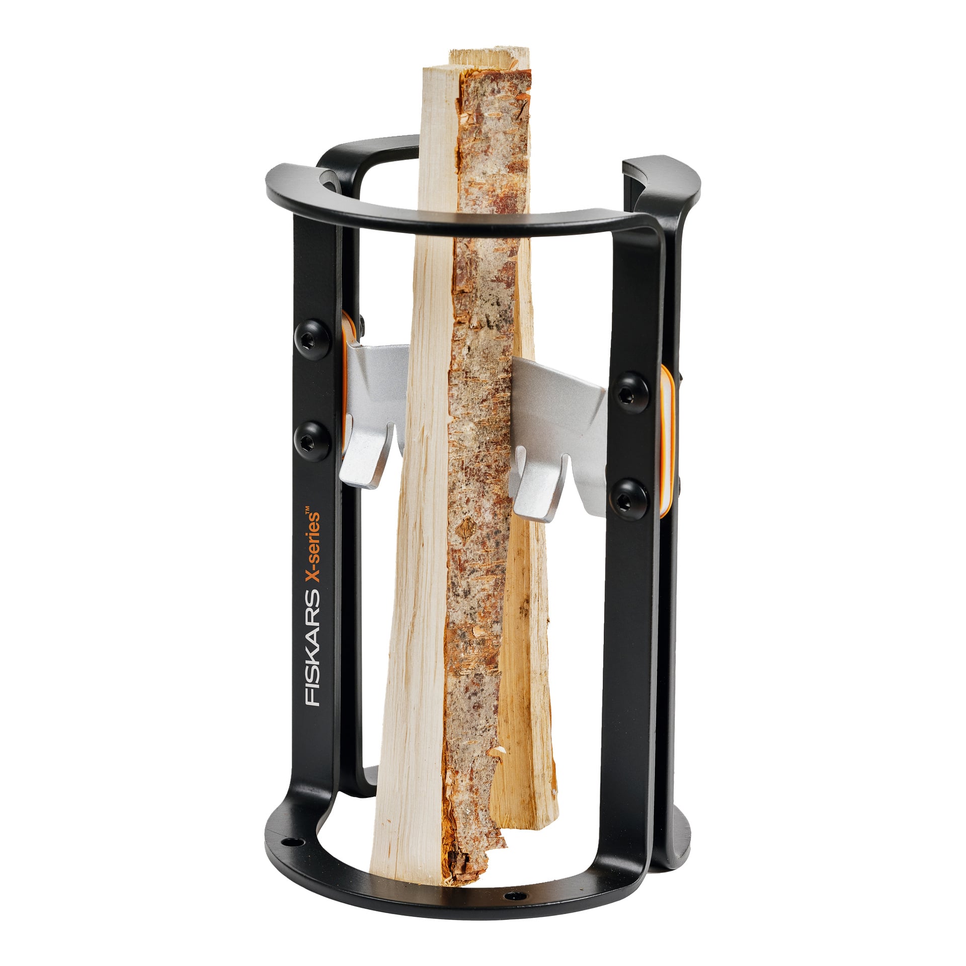 Ein Holzspalter mit Metallrahmen und einer Klinge hält ein vertikal gespaltenes Brennholz und trägt die Fiskars Xseries-Marke auf der Seitenwand.
