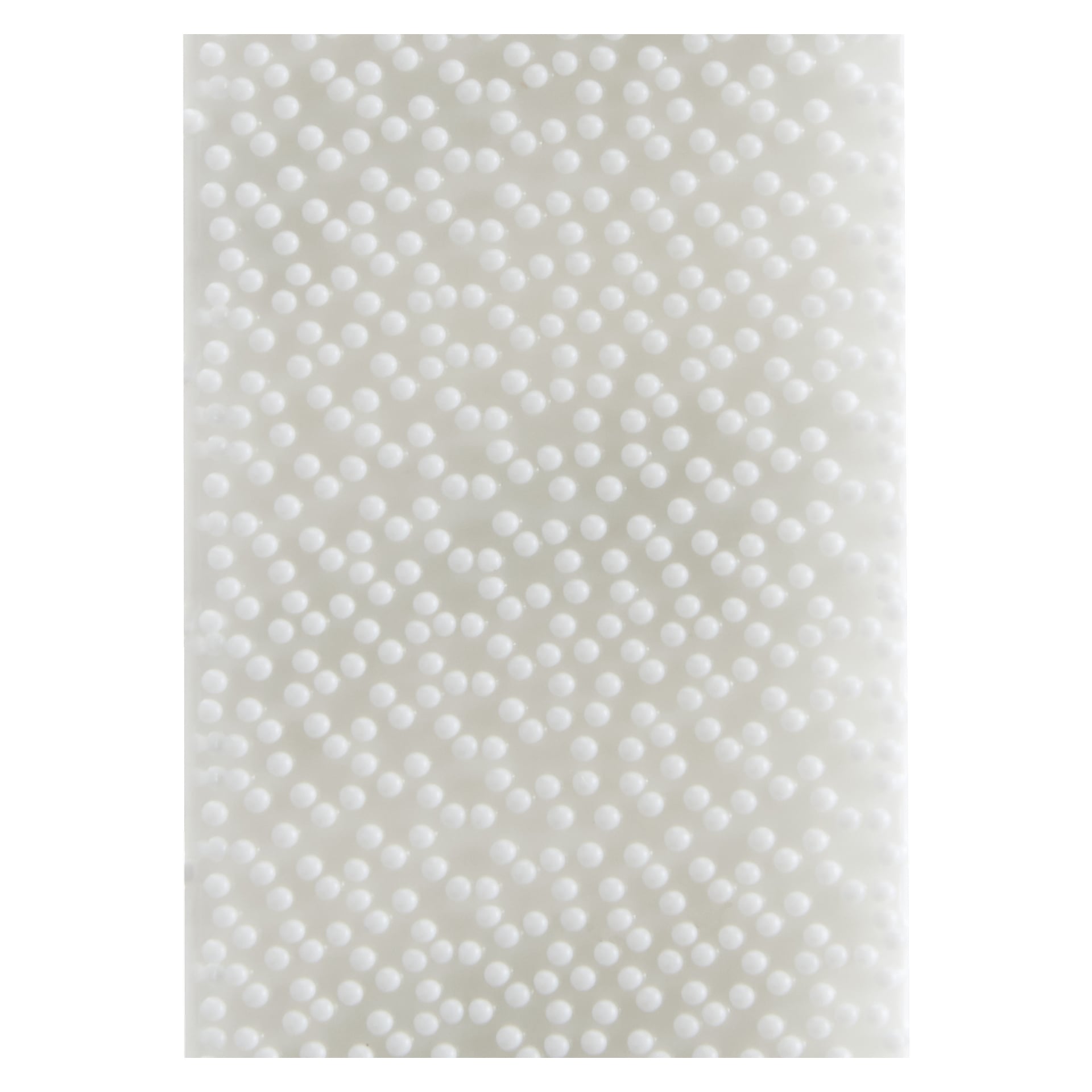 Zbliżenie czterech par samoprzylepnych pasków Command Narrow Picture Hanging Strips, z małymi wypukłymi wypukłościami na przezroczystej powierzchni.