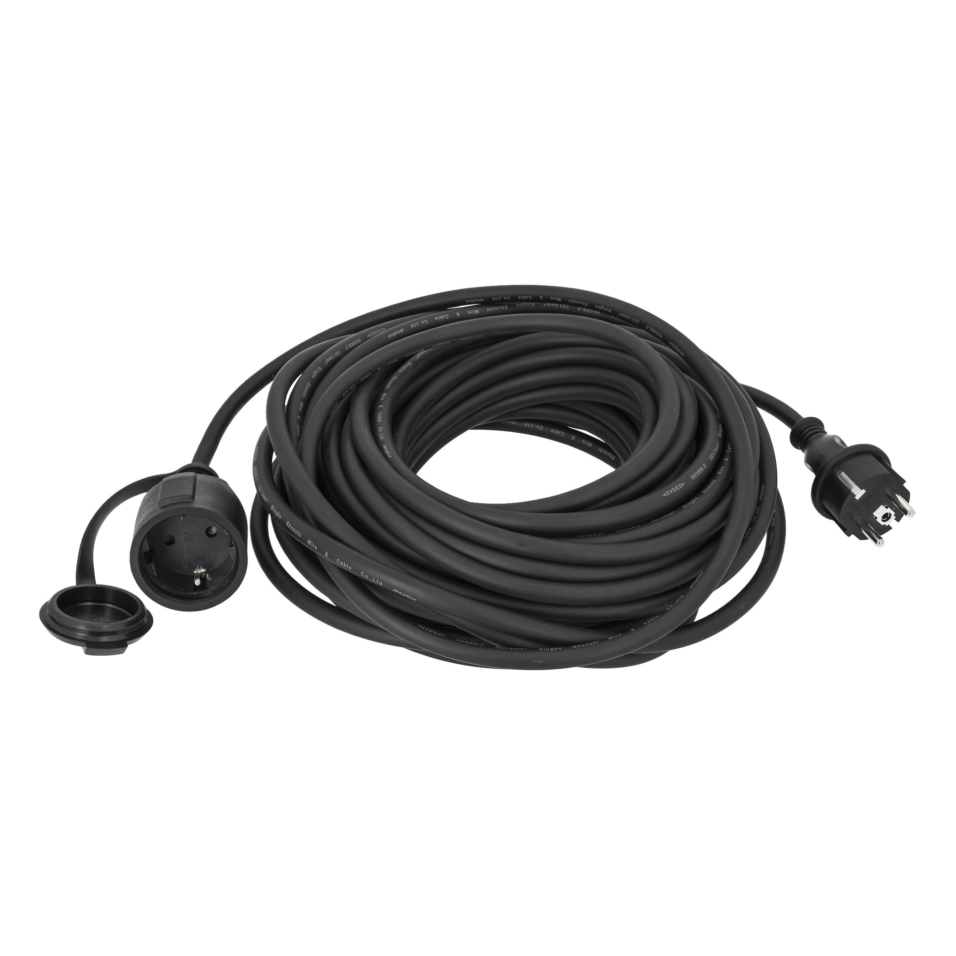 Aufgewickeltes schwarzes Anslut-Verlängerungskabel mit einem dreipoligen Stecker an einem Ende und einer Steckdose mit Schutzabdeckung am anderen.