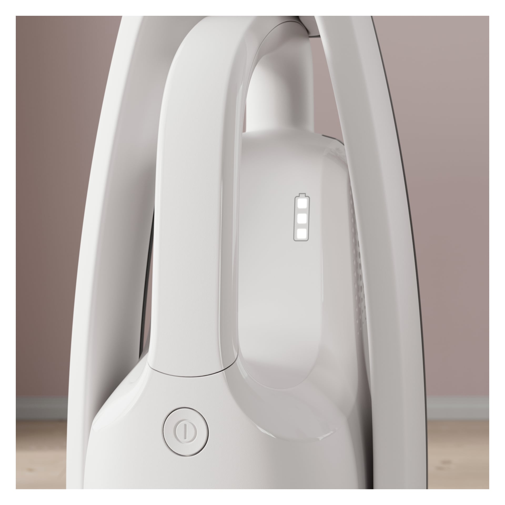 Nærbilde av Electrolux Upright Vacuum Cleaner 500 Clean, hvit med av/på-knapp og tre-strips LED, på lys rosa bakgrunn.