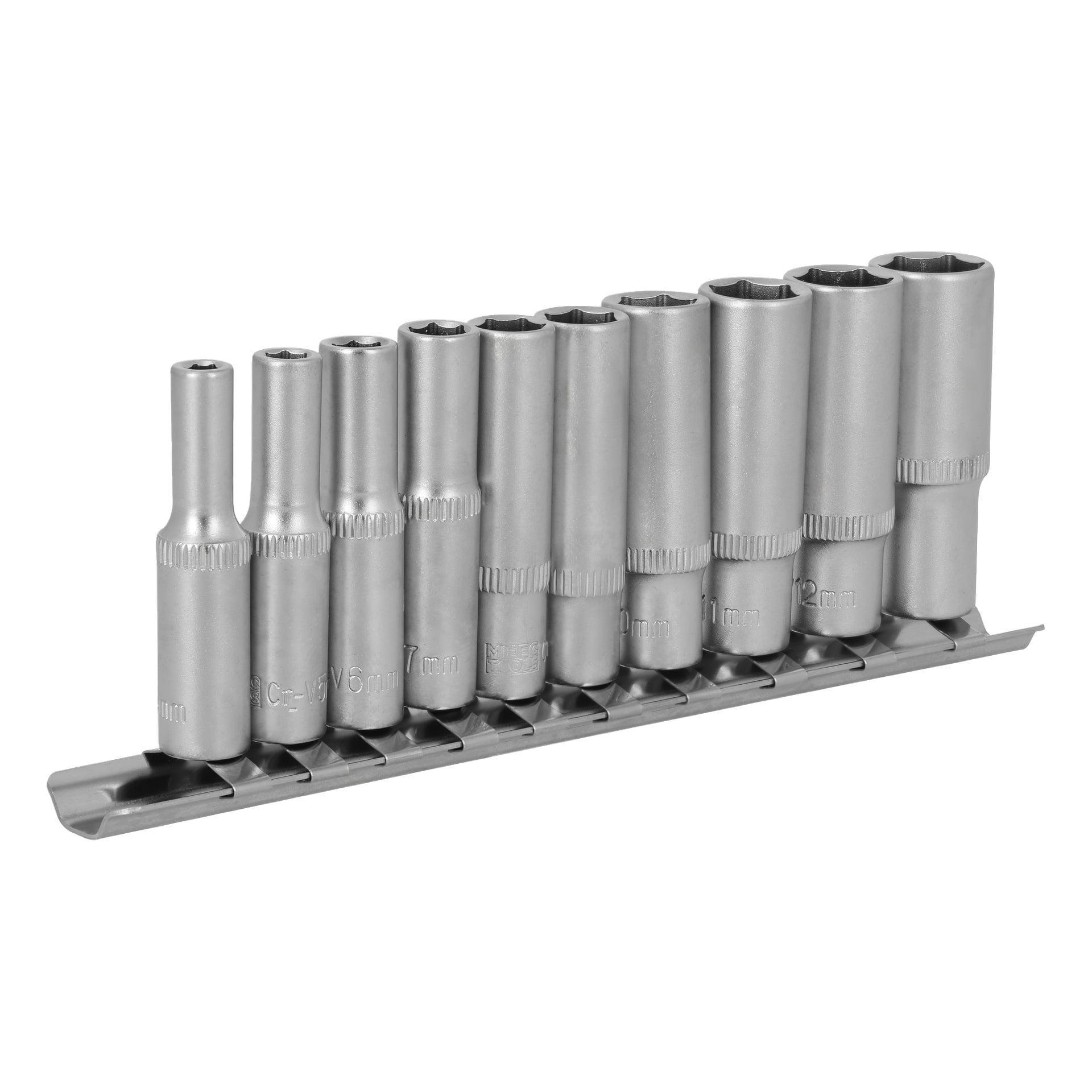 Meec Tools 10-delade hylsor med tio silverhylsor (4–13 mm) ordnade efter storlek på en metallräls, var och en märkt med storlek.
