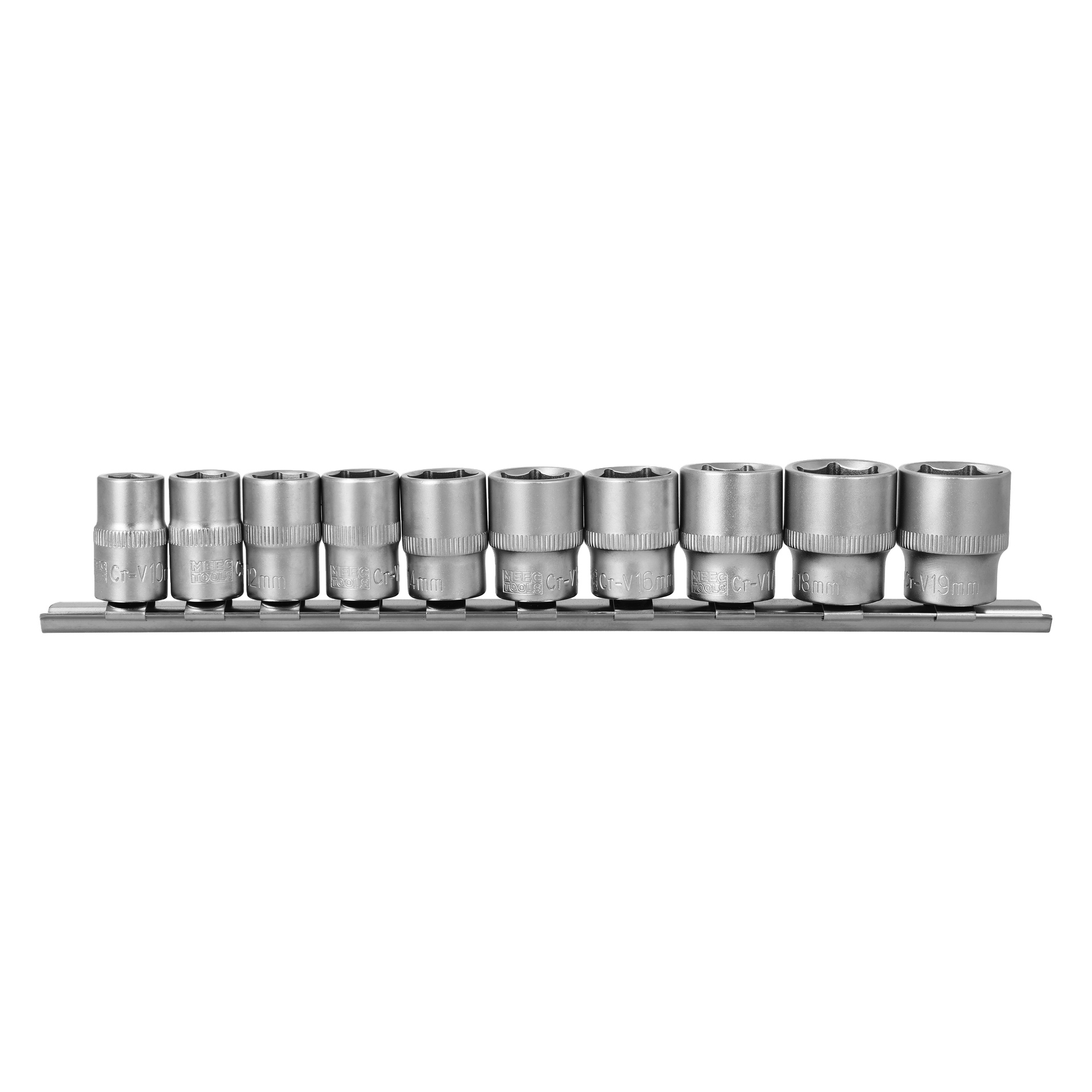 Ti sølvpiper i ulike størrelser er plassert på en metallskinne, utstilt side om side som en del av Meec Tools-settet.