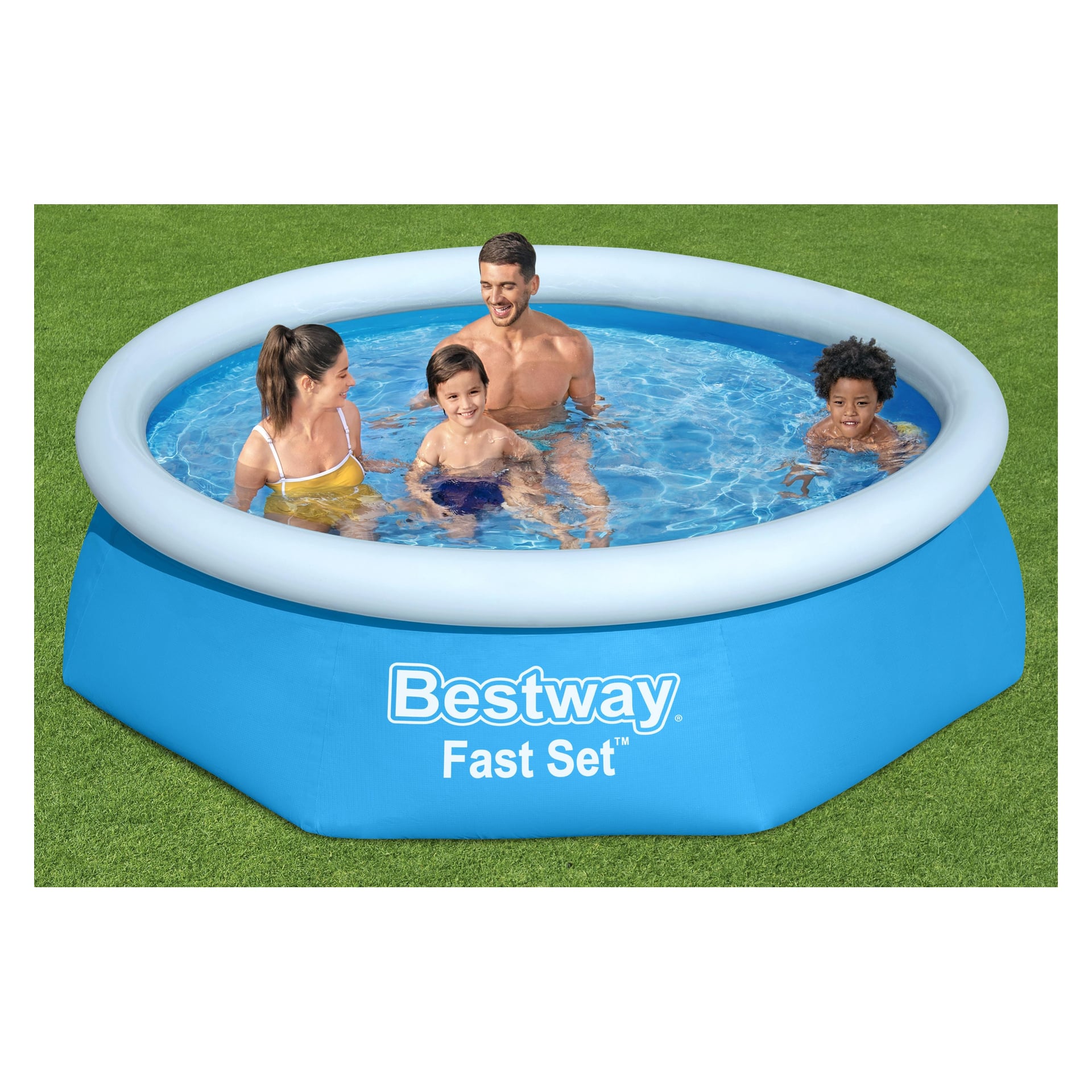 Två vuxna och två barn leker och plaskar glatt i en blå Bestway Fast Set uppblåsbar pool på en gräsbevuxen gräsmatta.