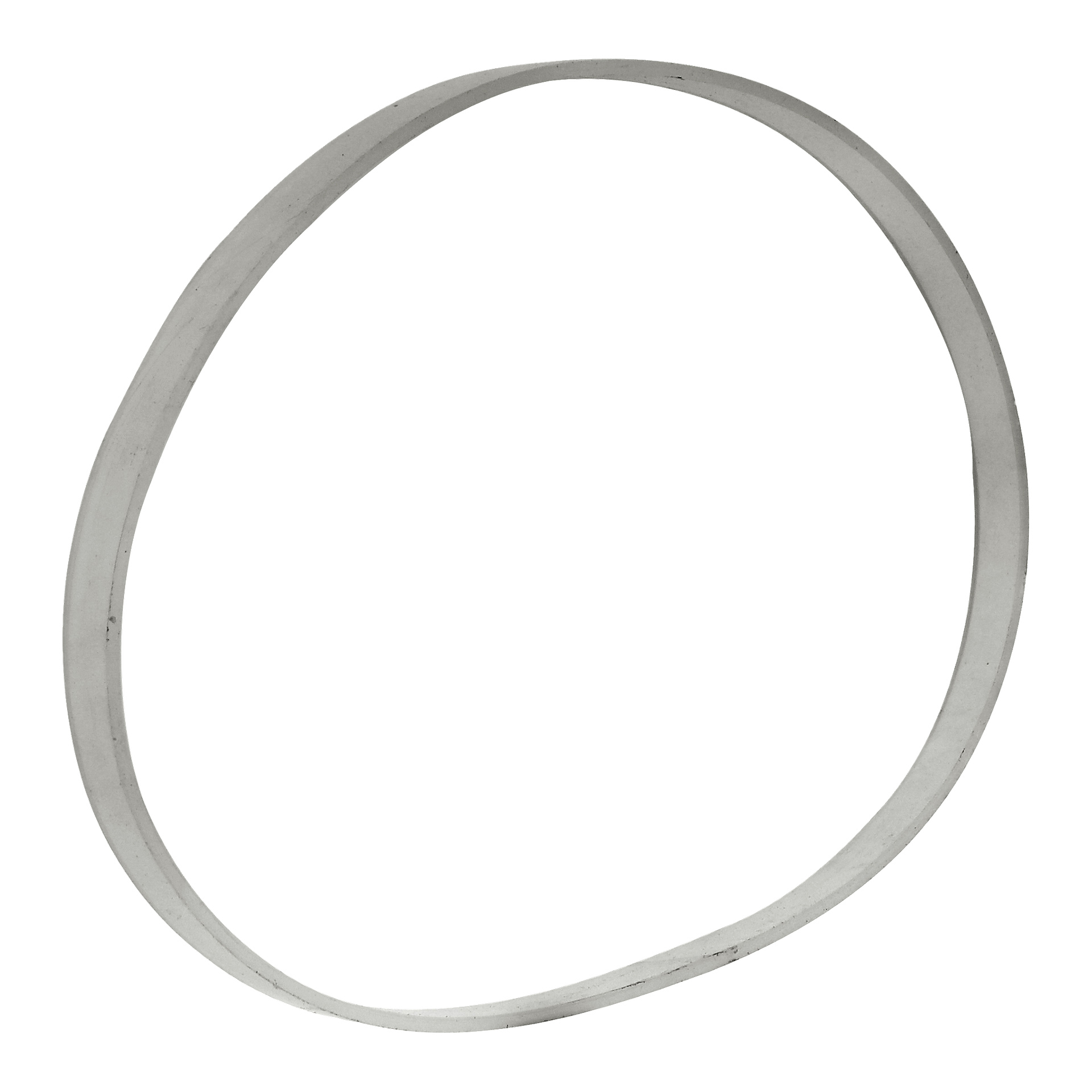 Ett tunt, silverfärgat metallhjul i plast för bandsågshjul, format till en ojämn oval.